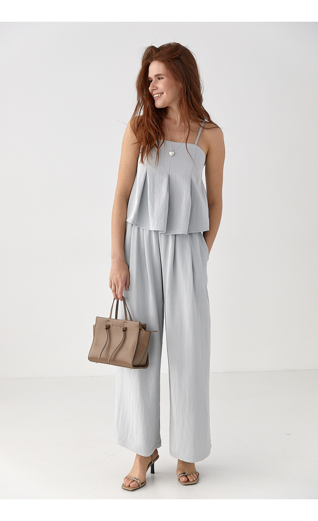 Літній костюм зі штанами та топом на бретелях  сірий колір