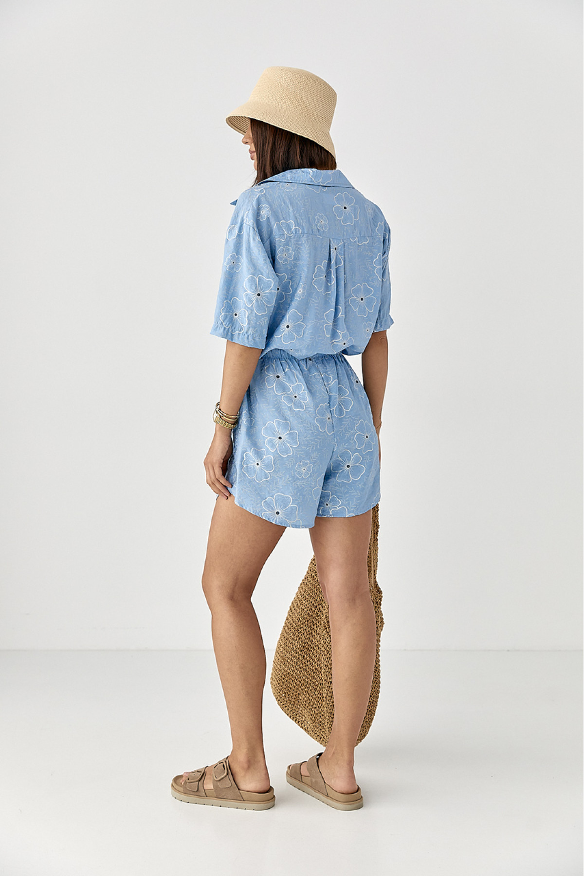 Літній квітковий костюм з шортами і сорочкою  блакитний колір