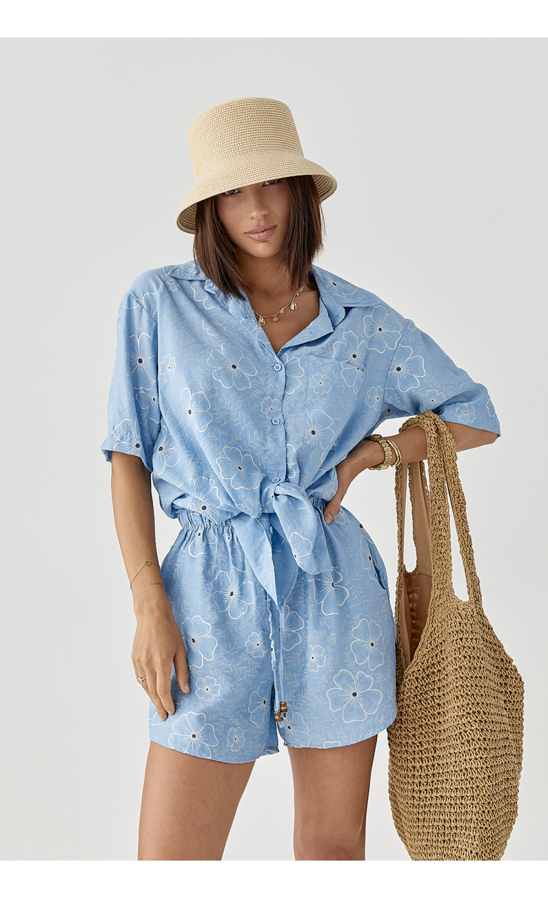 Літній квітковий костюм з шортами і сорочкою  блакитний колір