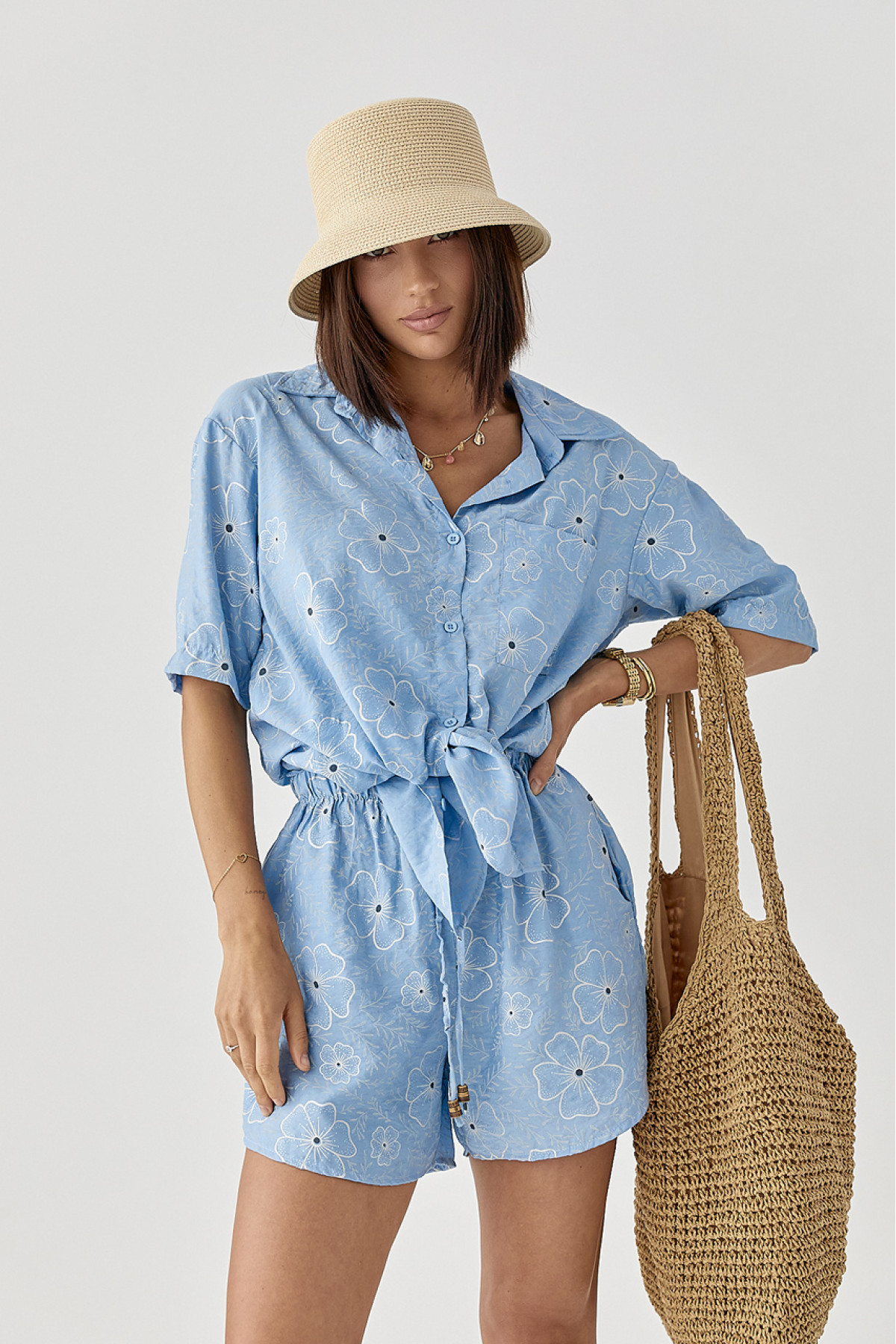 Літній квітковий костюм з шортами і сорочкою  блакитний колір