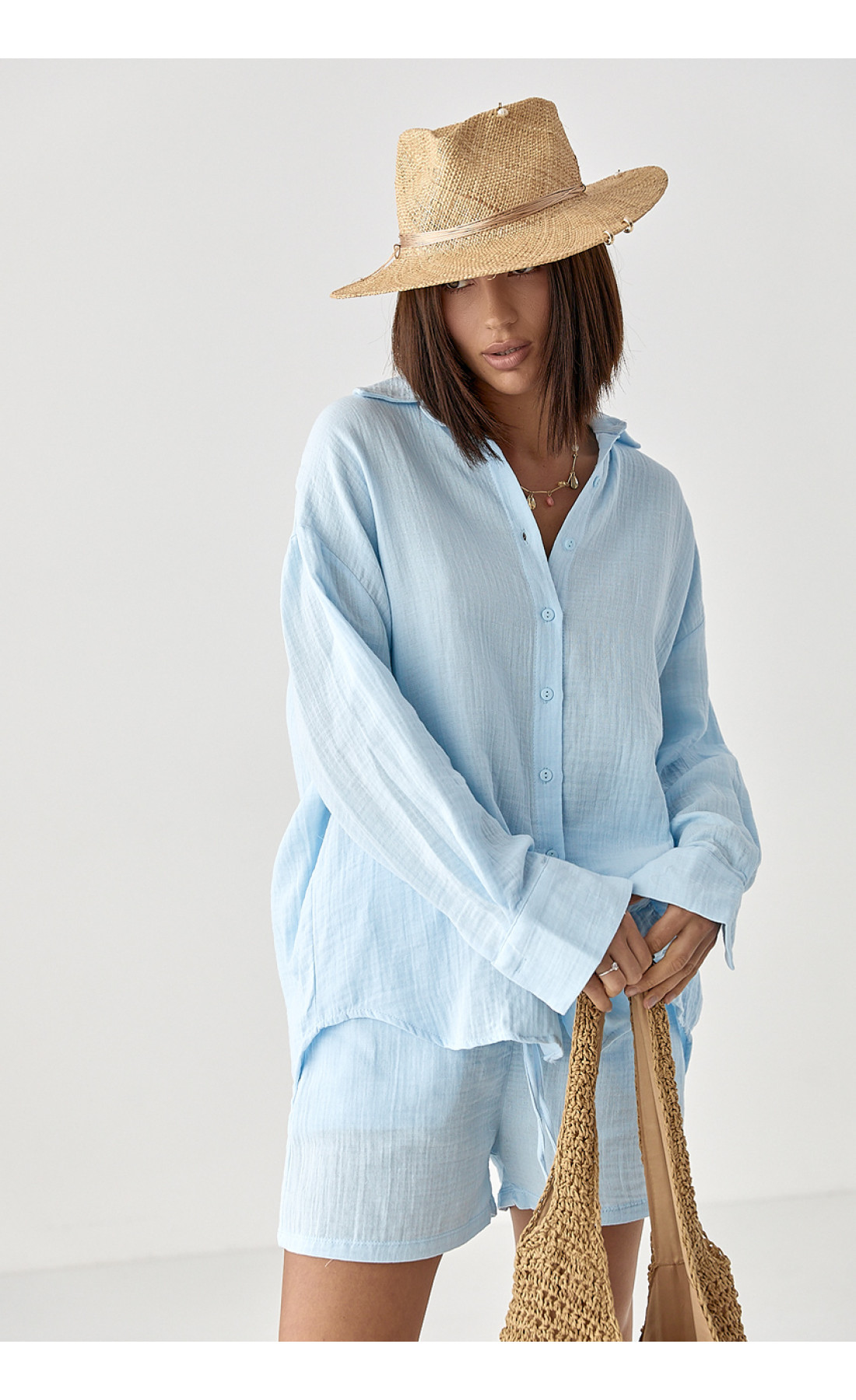 Мусліновий костюм із сорочкою і шортами  блакитний колір