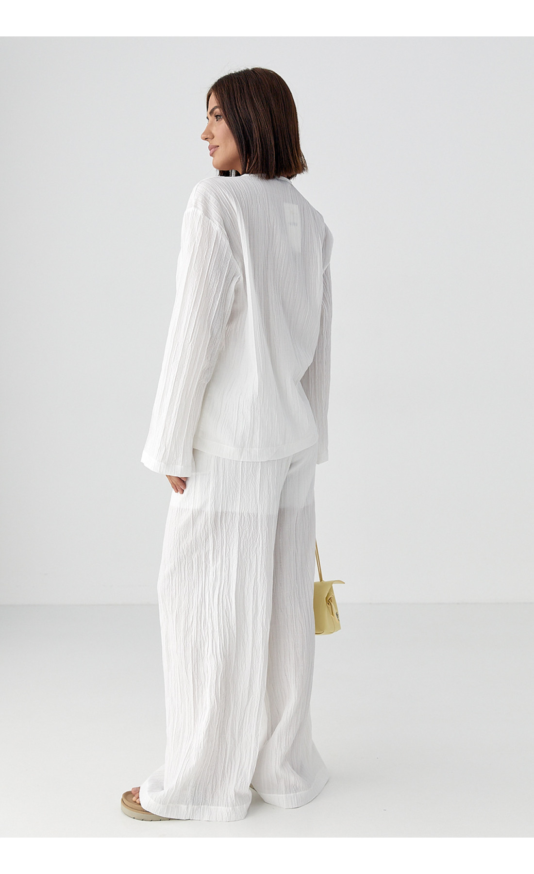 Вільний літній костюм із блузою на зав'язках  білий колір