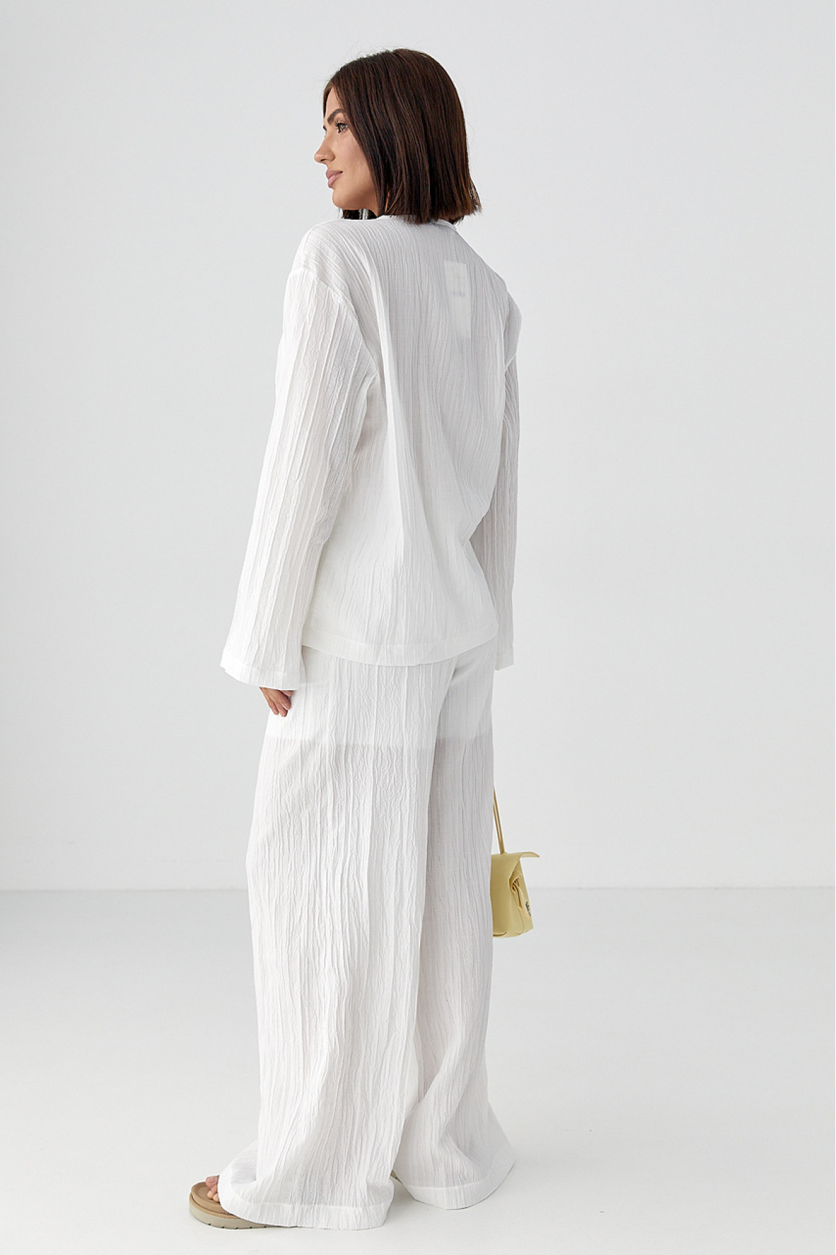 Вільний літній костюм із блузою на зав'язках  білий колір