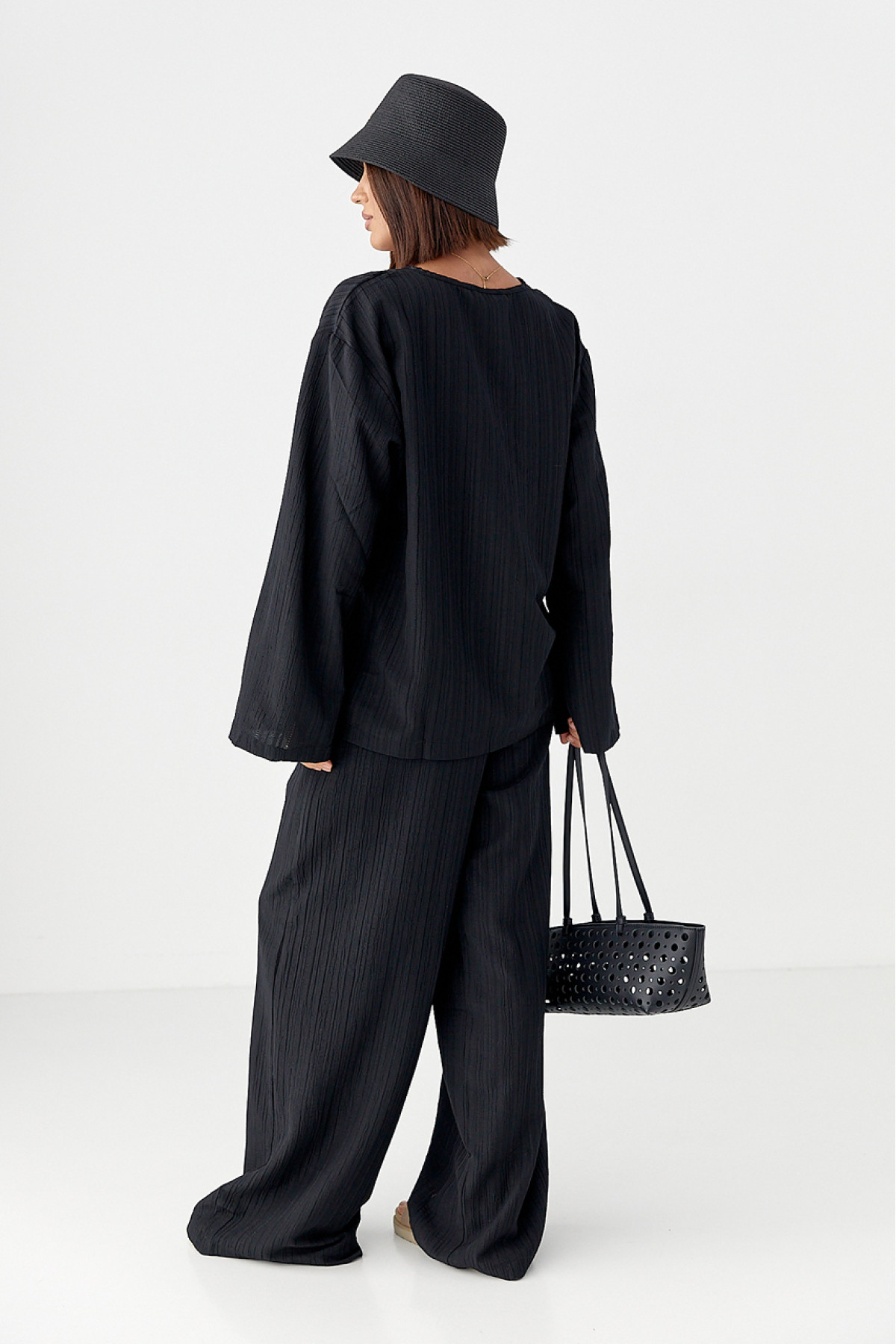 Вільний літній костюм із блузою на зав'язках  чорний колір