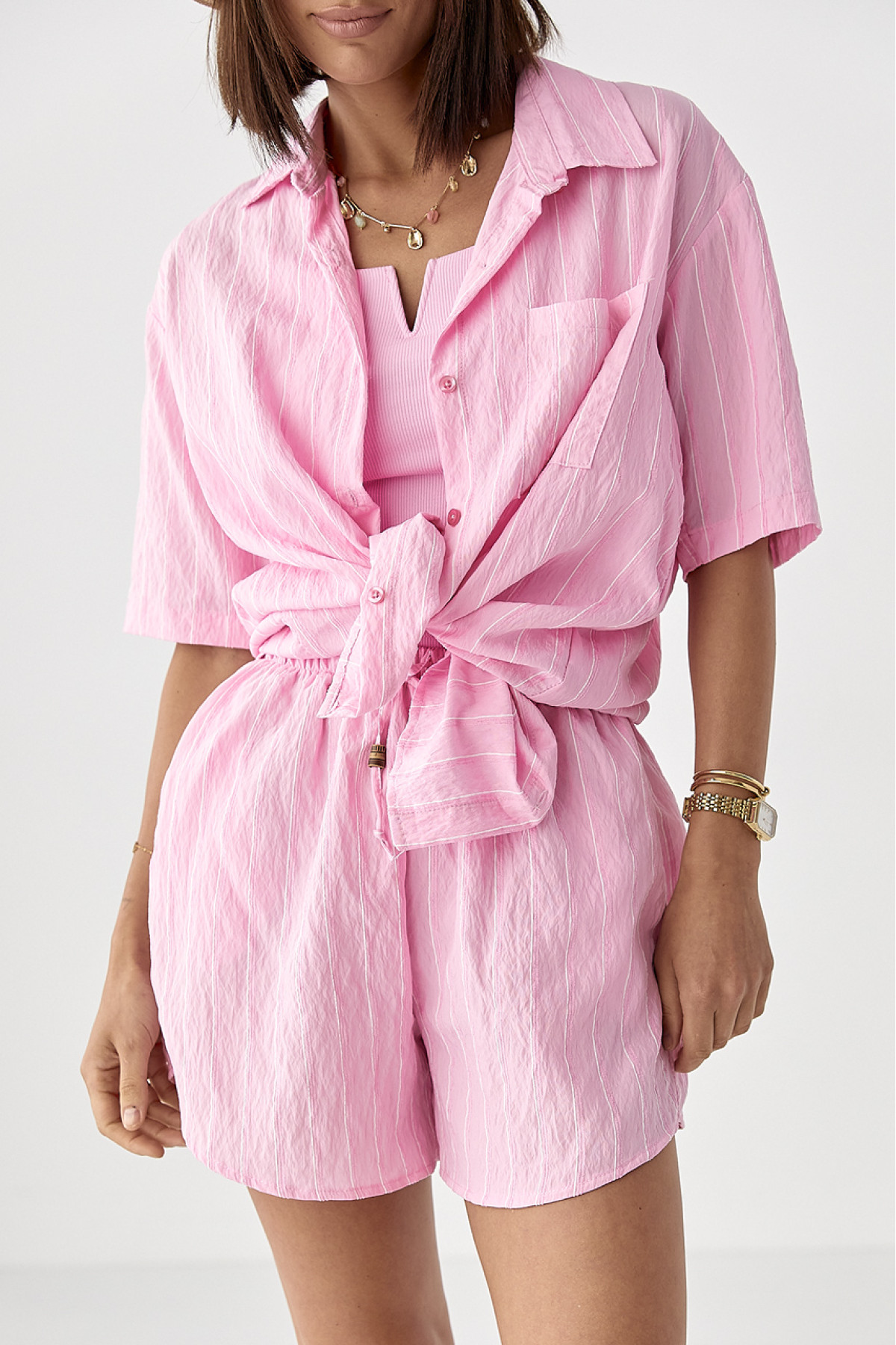 Смугастий костюм із сорочкою і шортами  рожевий колір