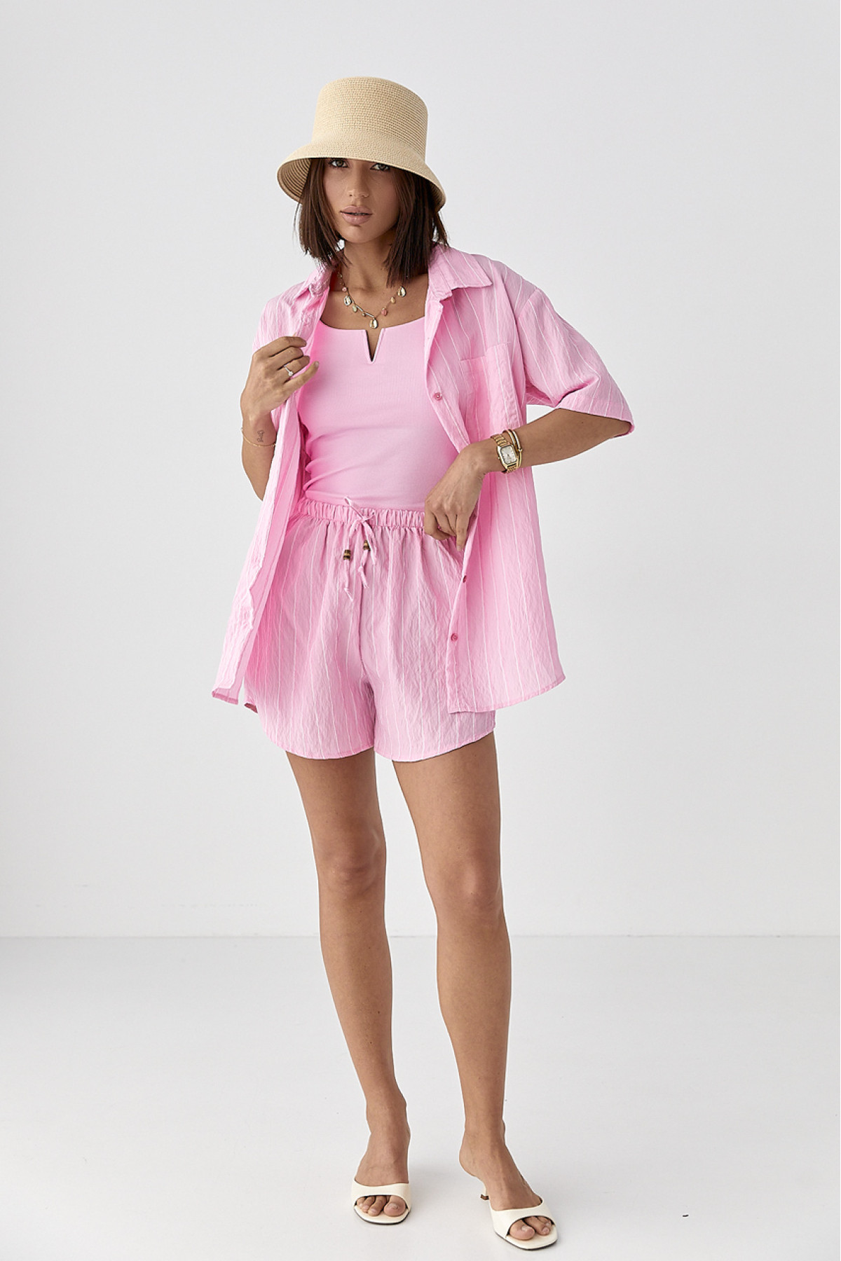 Смугастий костюм із сорочкою і шортами  рожевий колір