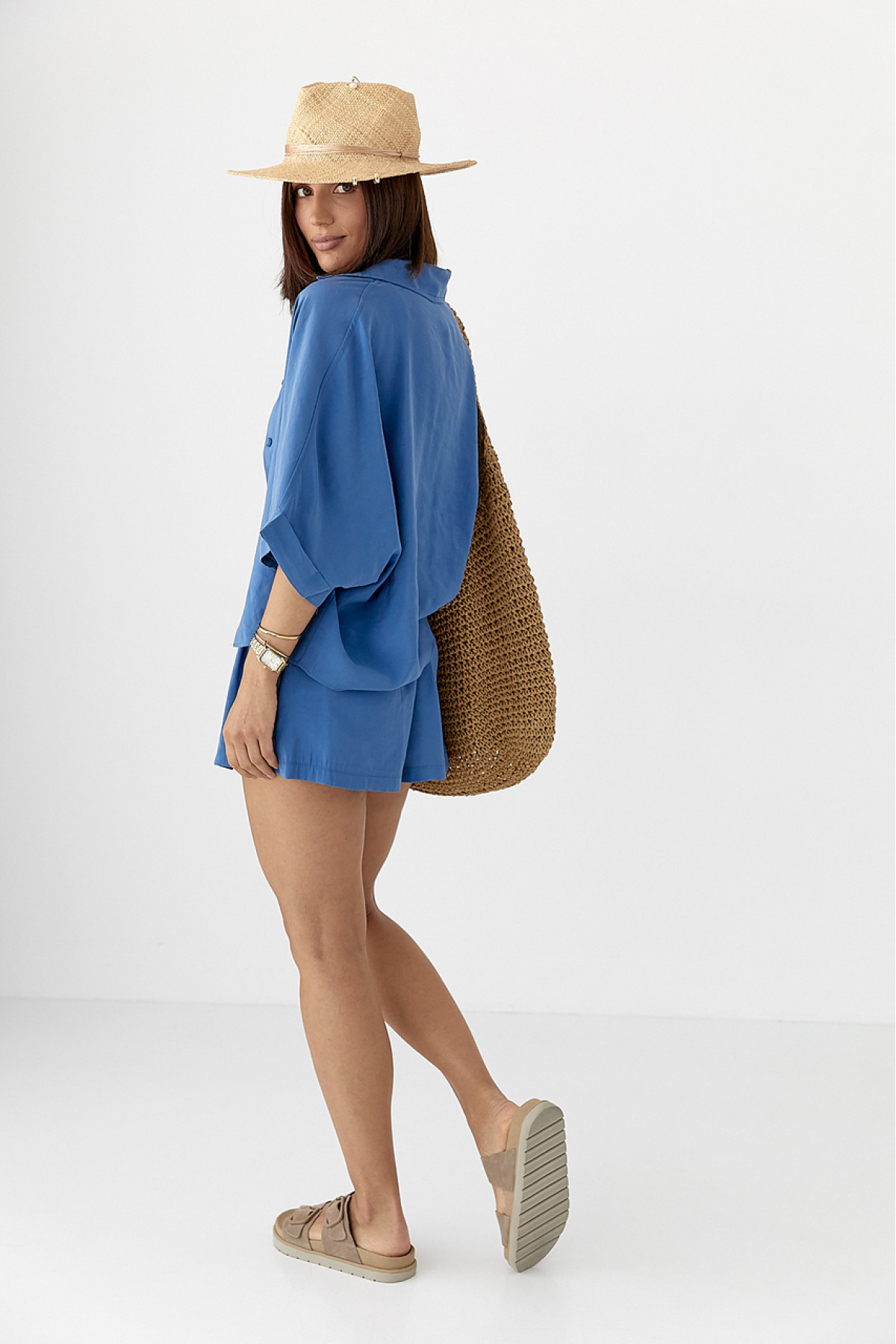 Костюм вільного крою із шортами та сорочкою  синій колір