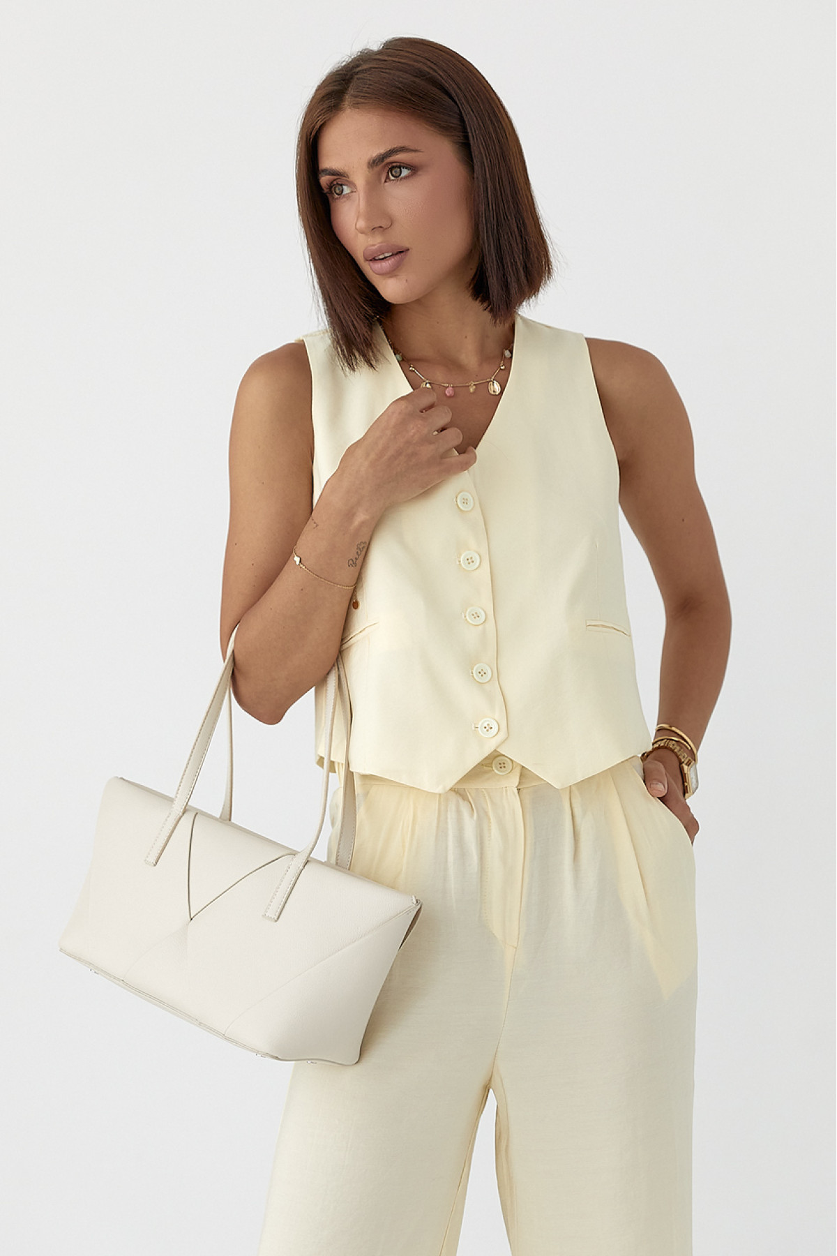 Літній брючний костюм із жилеткою  лимонний колір