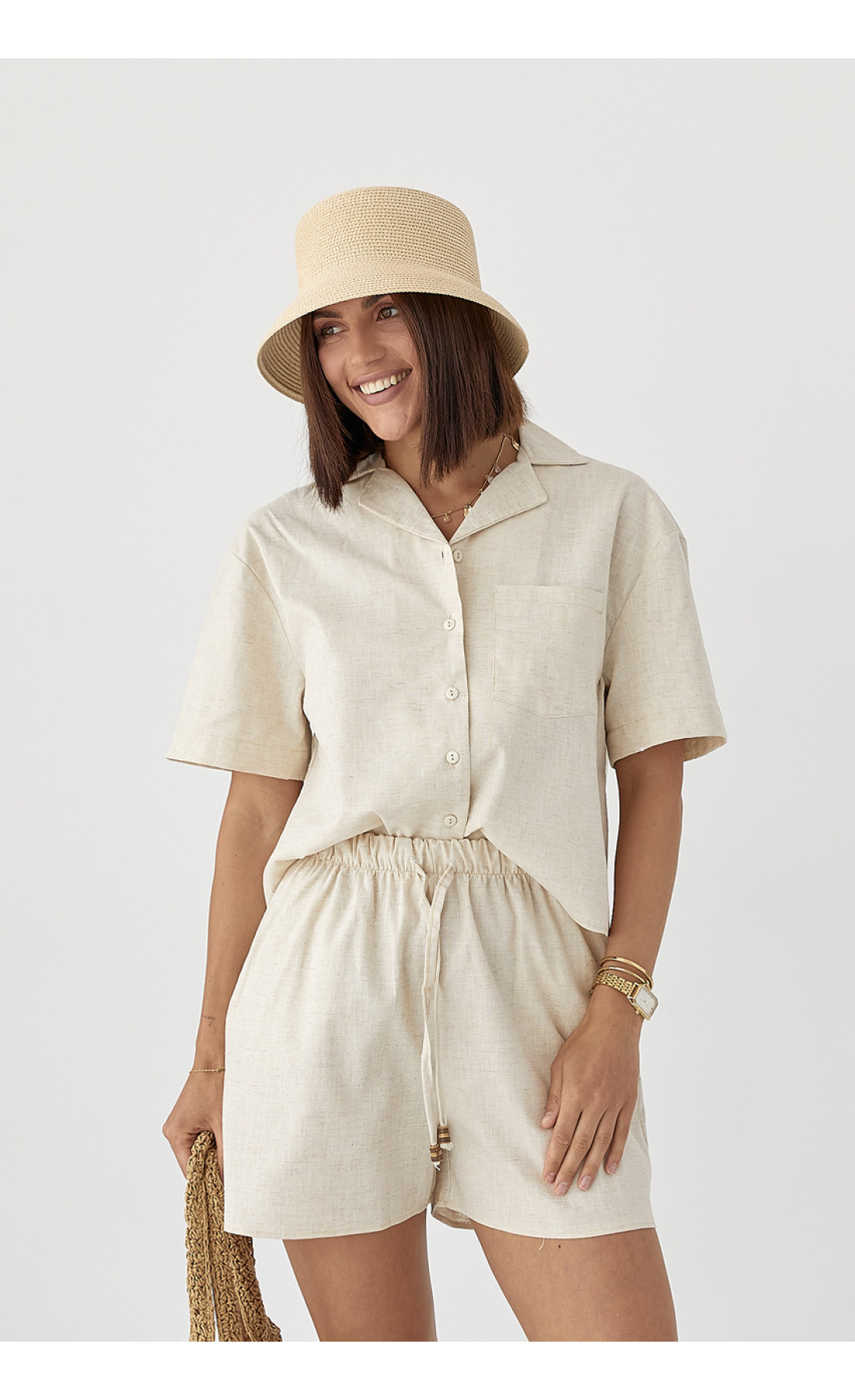 Льняний костюм із сорочкою та шортами  бежевий колір