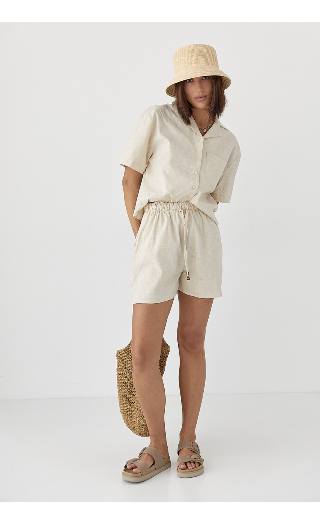 Льняний костюм із сорочкою та шортами  бежевий колір