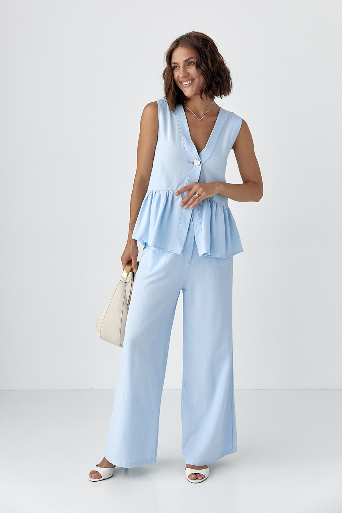 Класичний костюм із жилеткою з оборками та штанами  блакитний колір