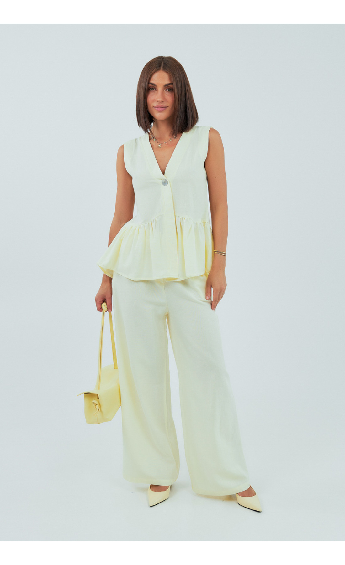 Класичний костюм із жилеткою з оборками та штанами  лимонний колір