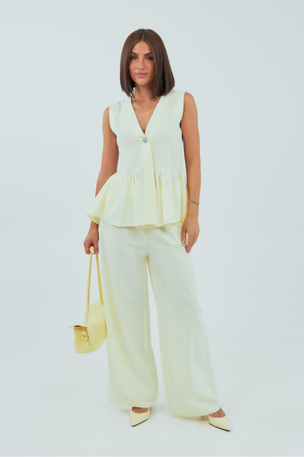 Класичний костюм із жилеткою з оборками та штанами  лимонний колір