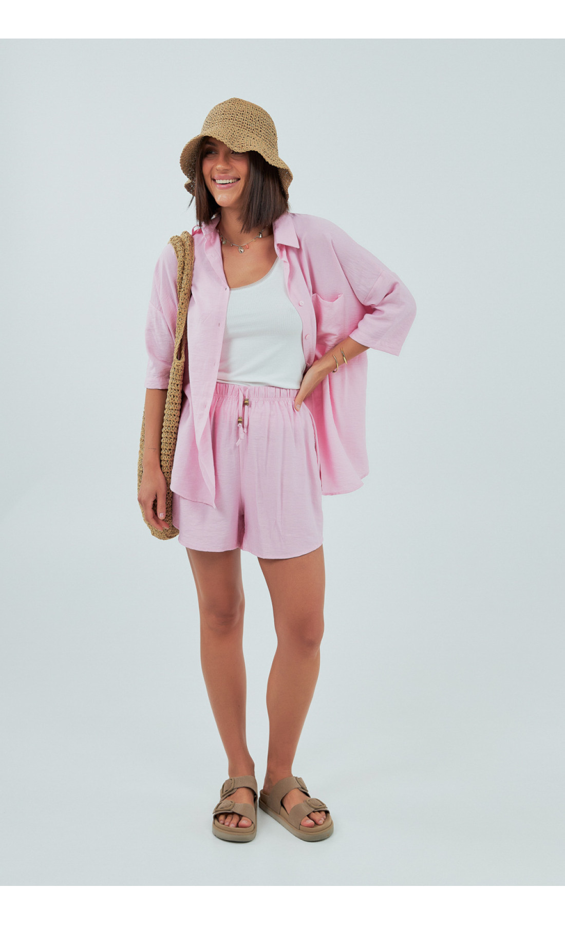 Однотонний костюм із сорочкою та шортами  пудра колір