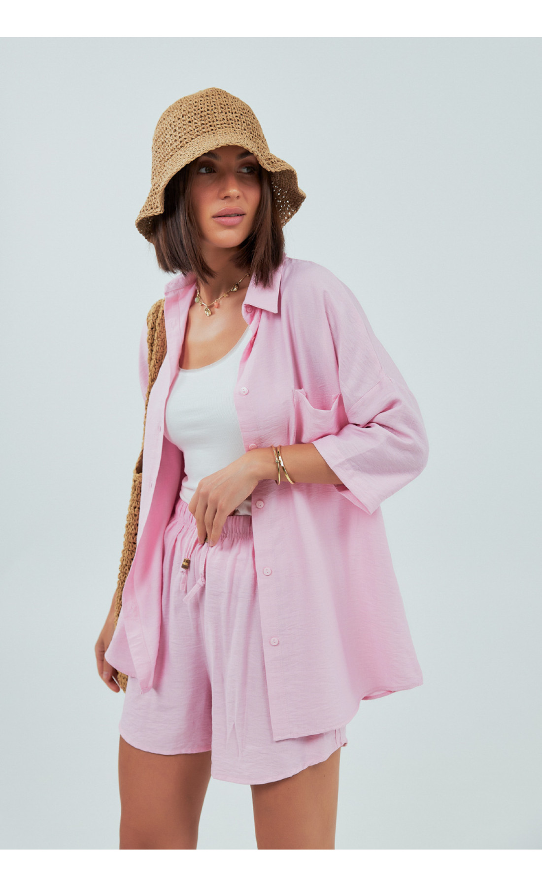 Однотонний костюм із сорочкою та шортами  пудра колір
