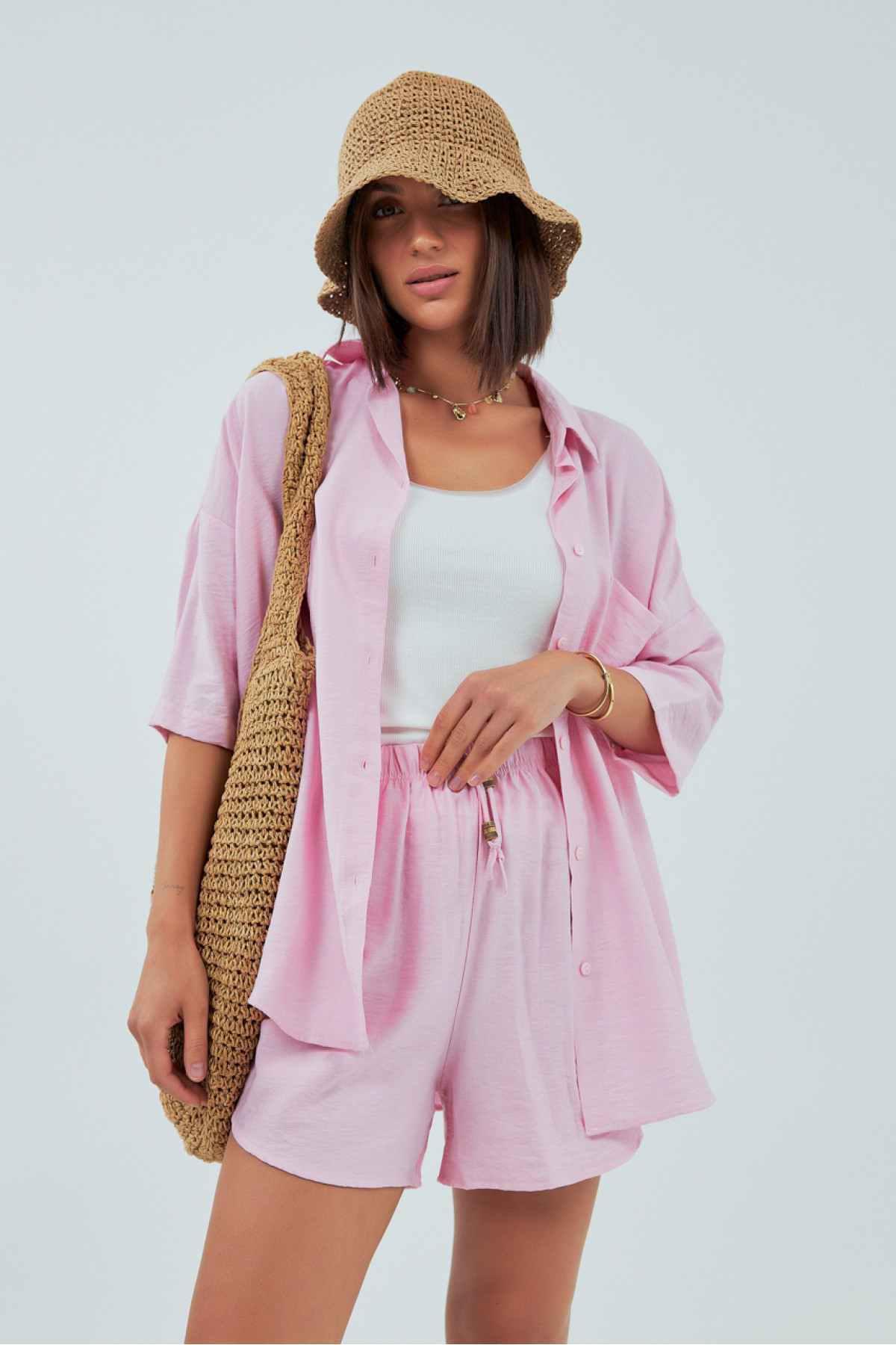 Однотонний костюм із сорочкою та шортами  пудра колір