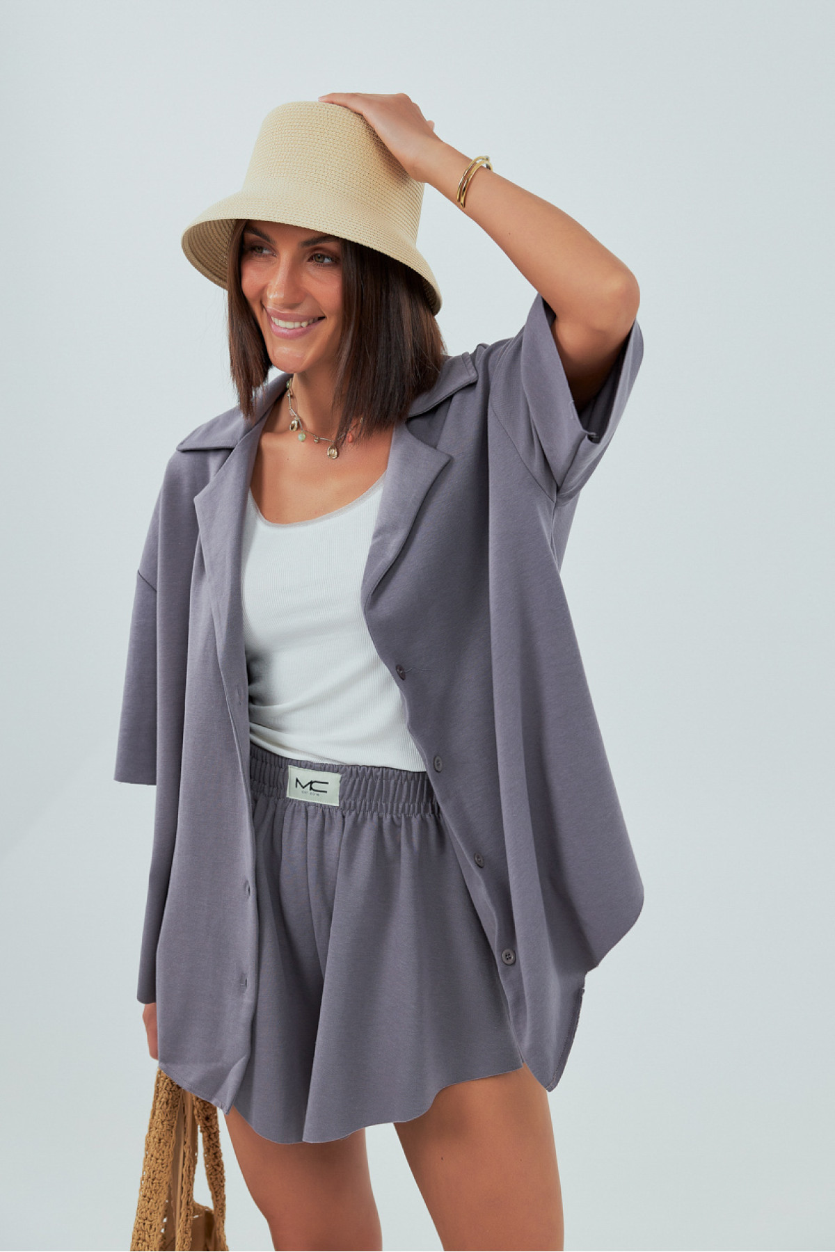 Трикотажний костюм із шортами та сорочкою  сірий колір