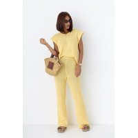 Літній в'язаний костюм із футболкою та штанами  жовтий колір