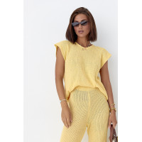 Літній в'язаний костюм із футболкою та штанами  жовтий колір