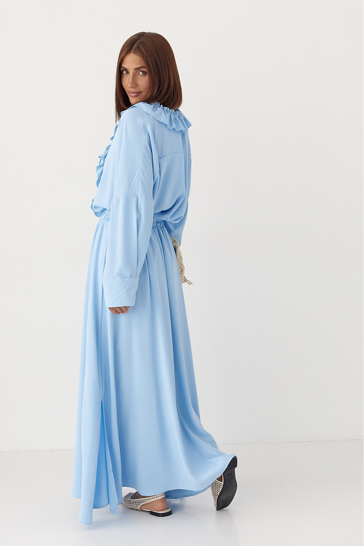 Костюм з рюшами зі спідниці та блузи  блакитний колір