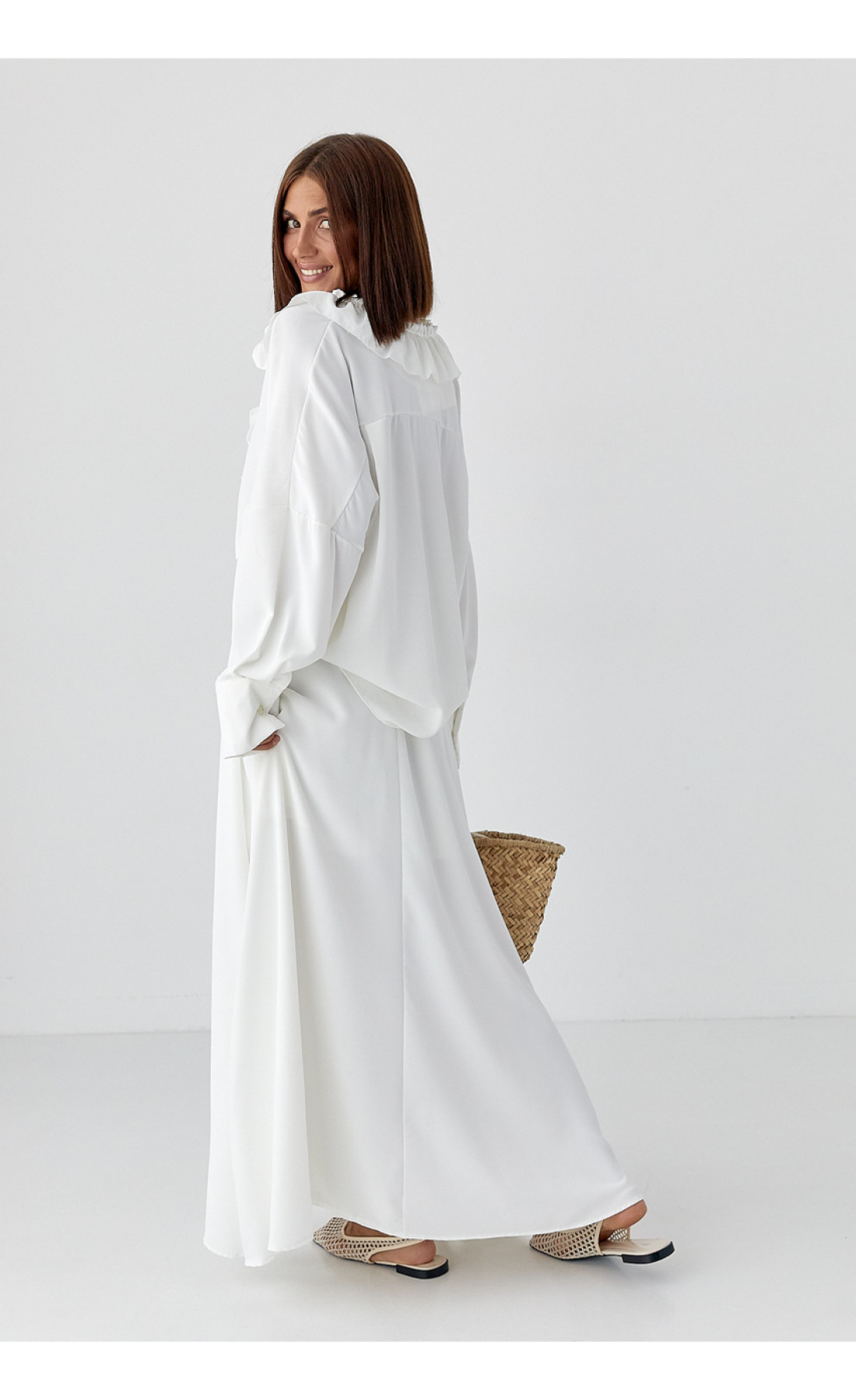 Костюм з рюшами зі спідниці та блузи  молочний колір