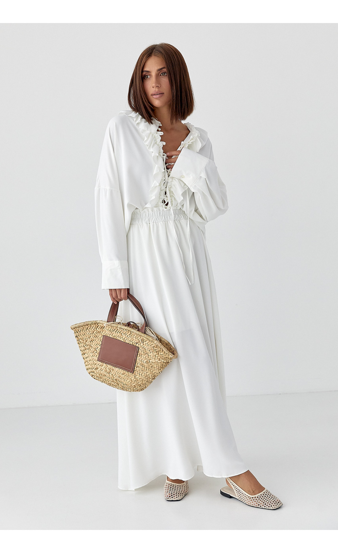 Костюм з рюшами зі спідниці та блузи  молочний колір