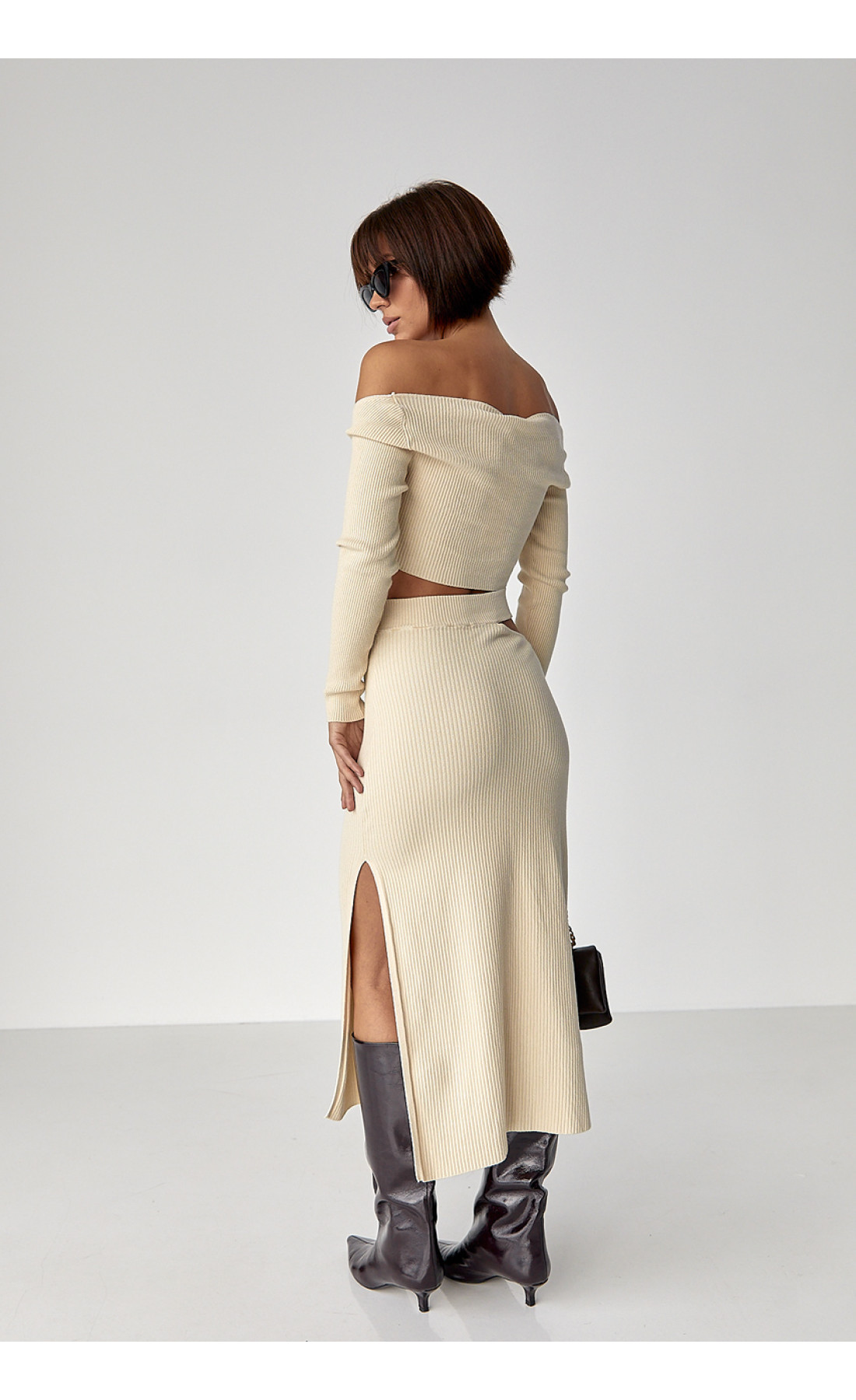 Костюм у рубчик із кроптопом і спідницею  кремовий колір