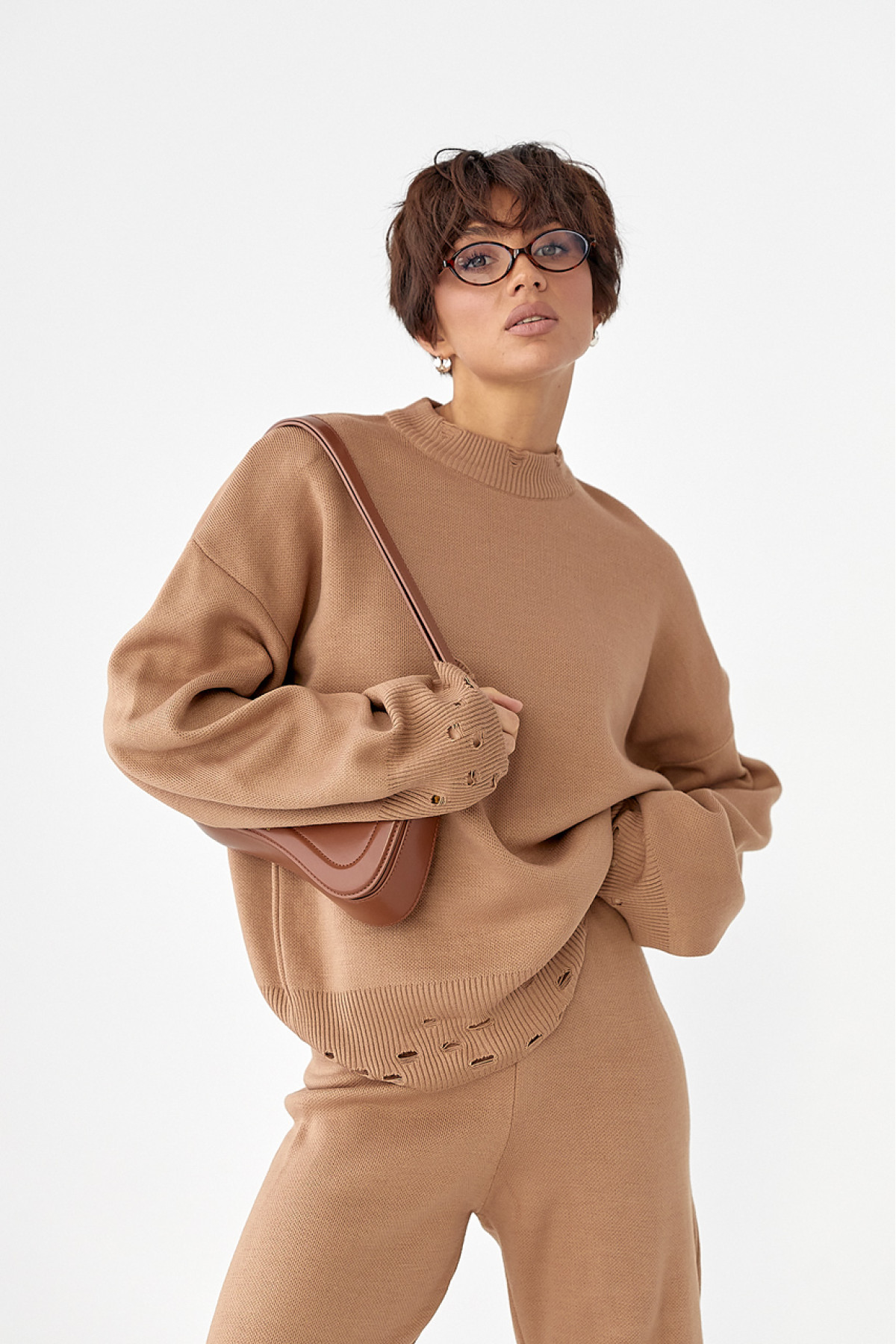 Трикотажний костюм з рваним ефектом  світлокоричневий колір