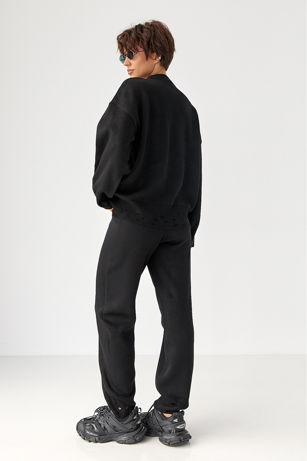 Трикотажний костюм з рваним ефектом  чорний колір