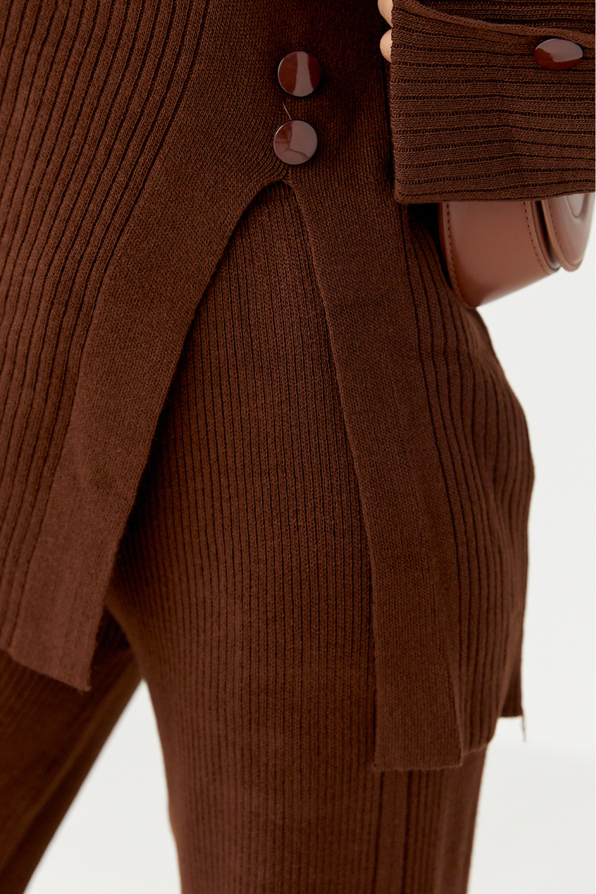 В'язаний костюм в рубчик вільною крою  коричневий колір