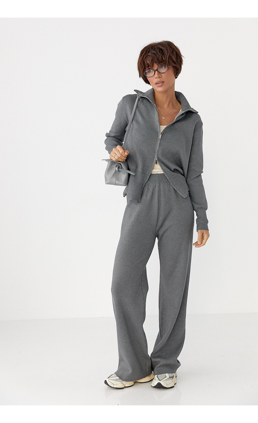 Трикотажний костюм із коротким кардиганом на блискавці та широкими штанами  сірий колір