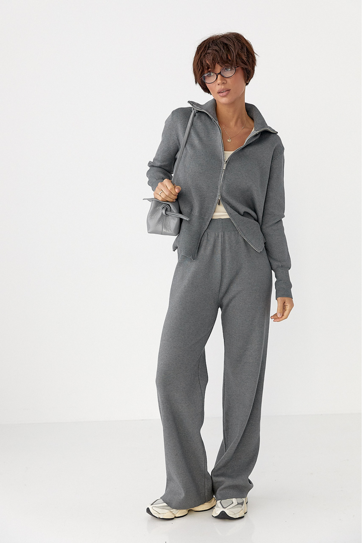 Трикотажний костюм із коротким кардиганом на блискавці та широкими штанами  сірий колір