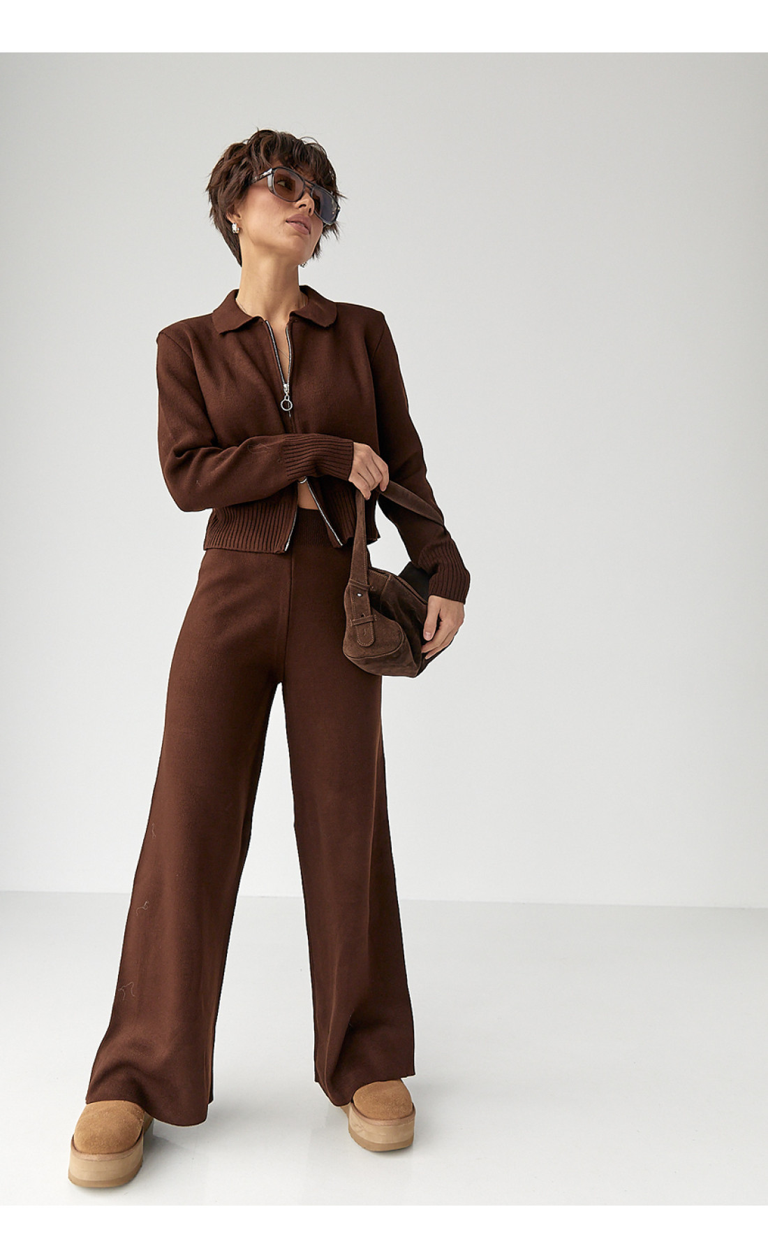 В'язаний трикотажний костюм з коротким кардиганом  коричневий колір