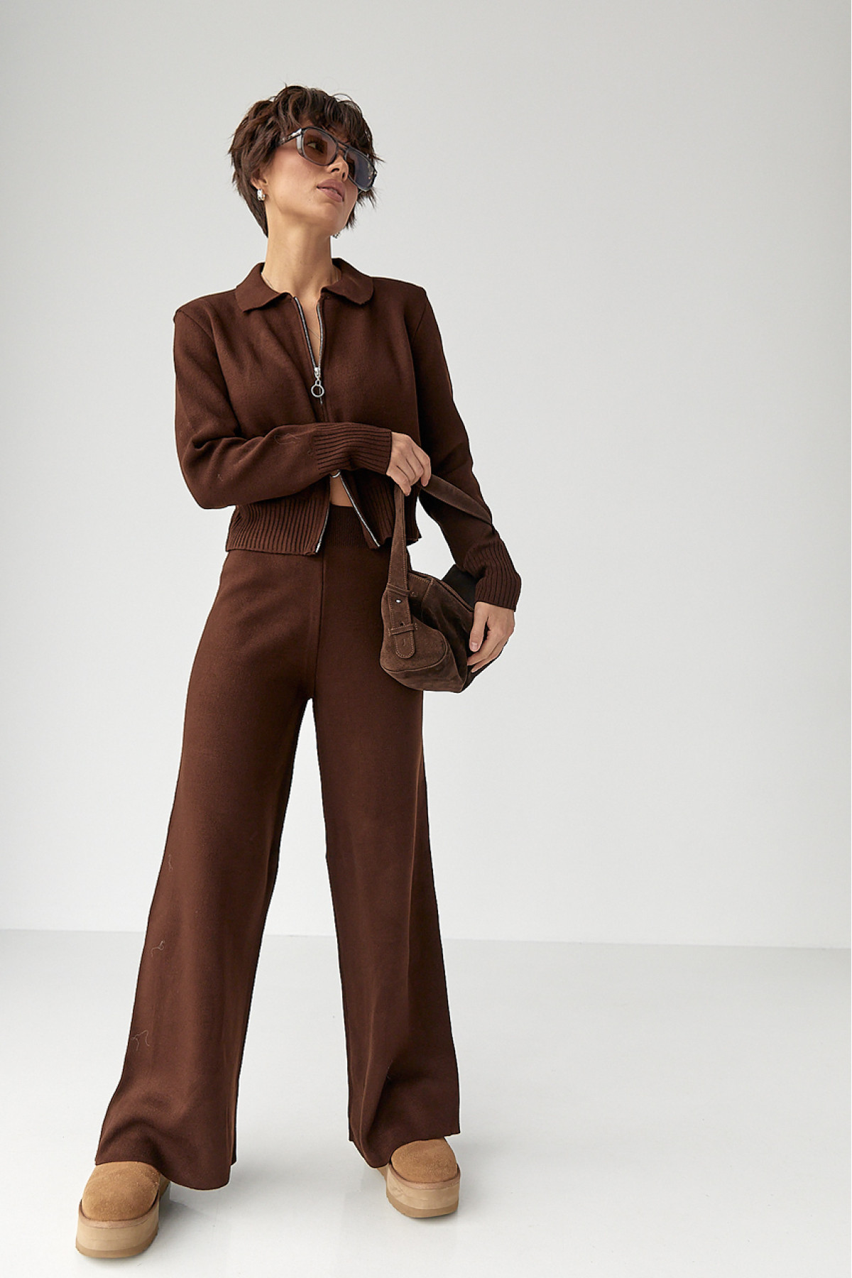 В'язаний трикотажний костюм з коротким кардиганом  коричневий колір