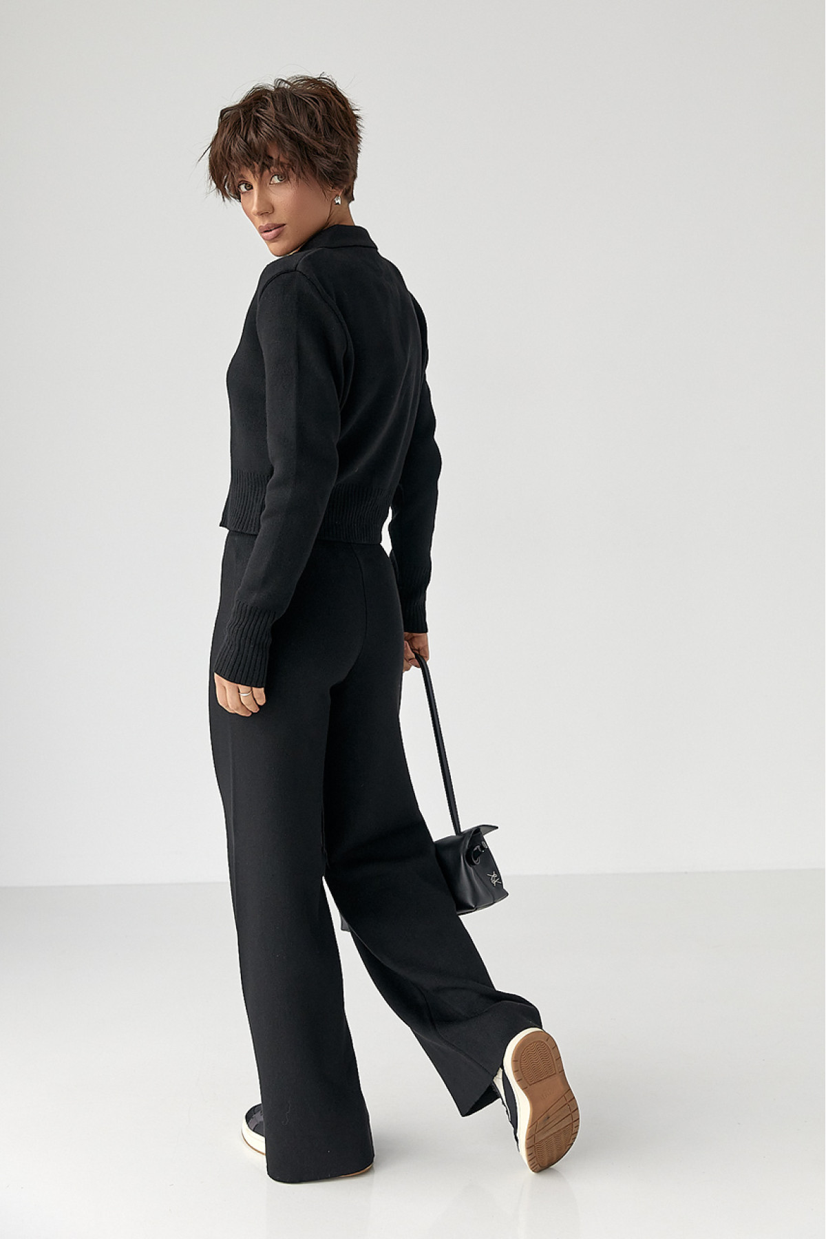 В'язаний трикотажний костюм з коротким кардиганом  чорний колір