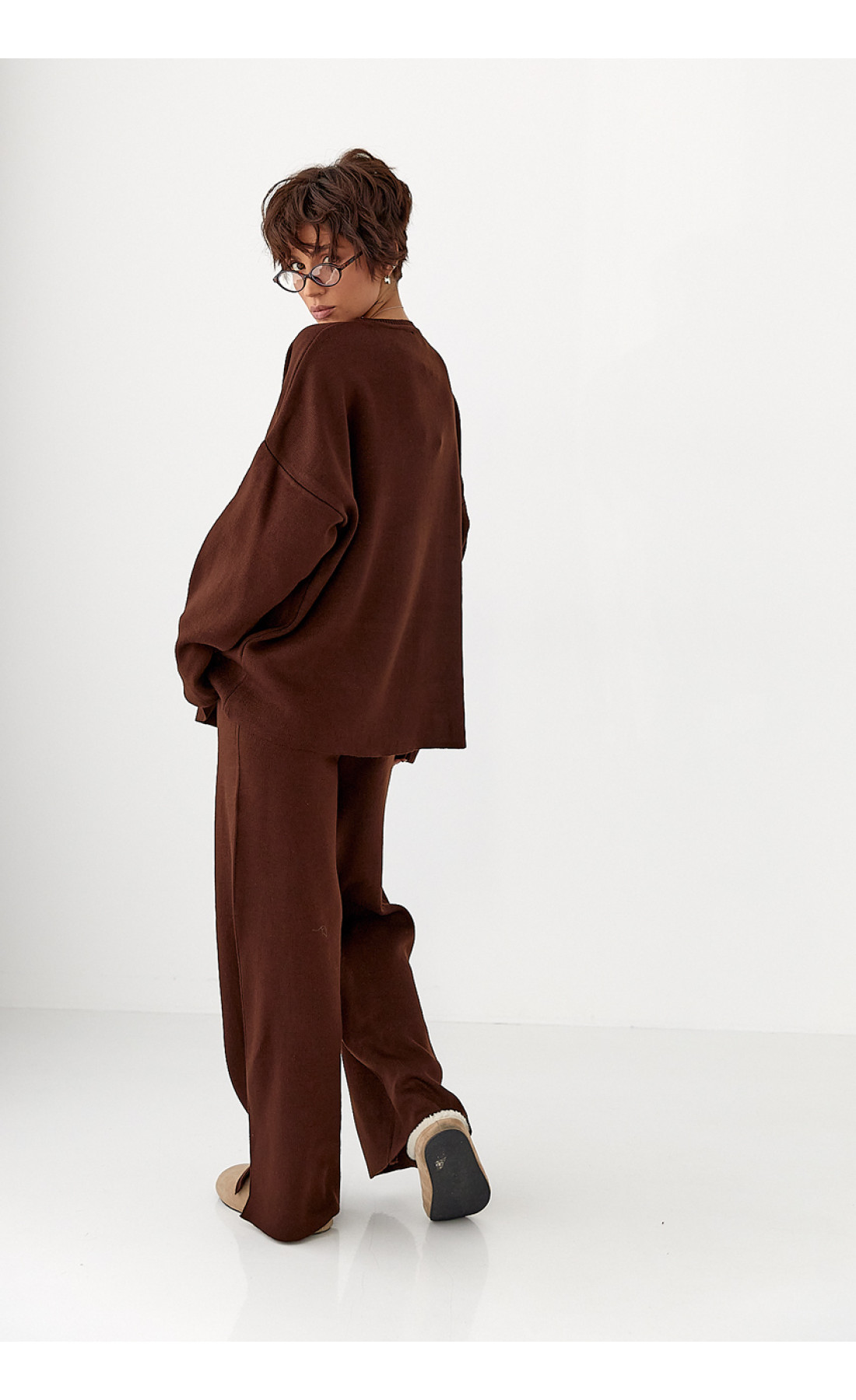 В'язаний костюм з вільною кофтою та широкими штанами  коричневий колір