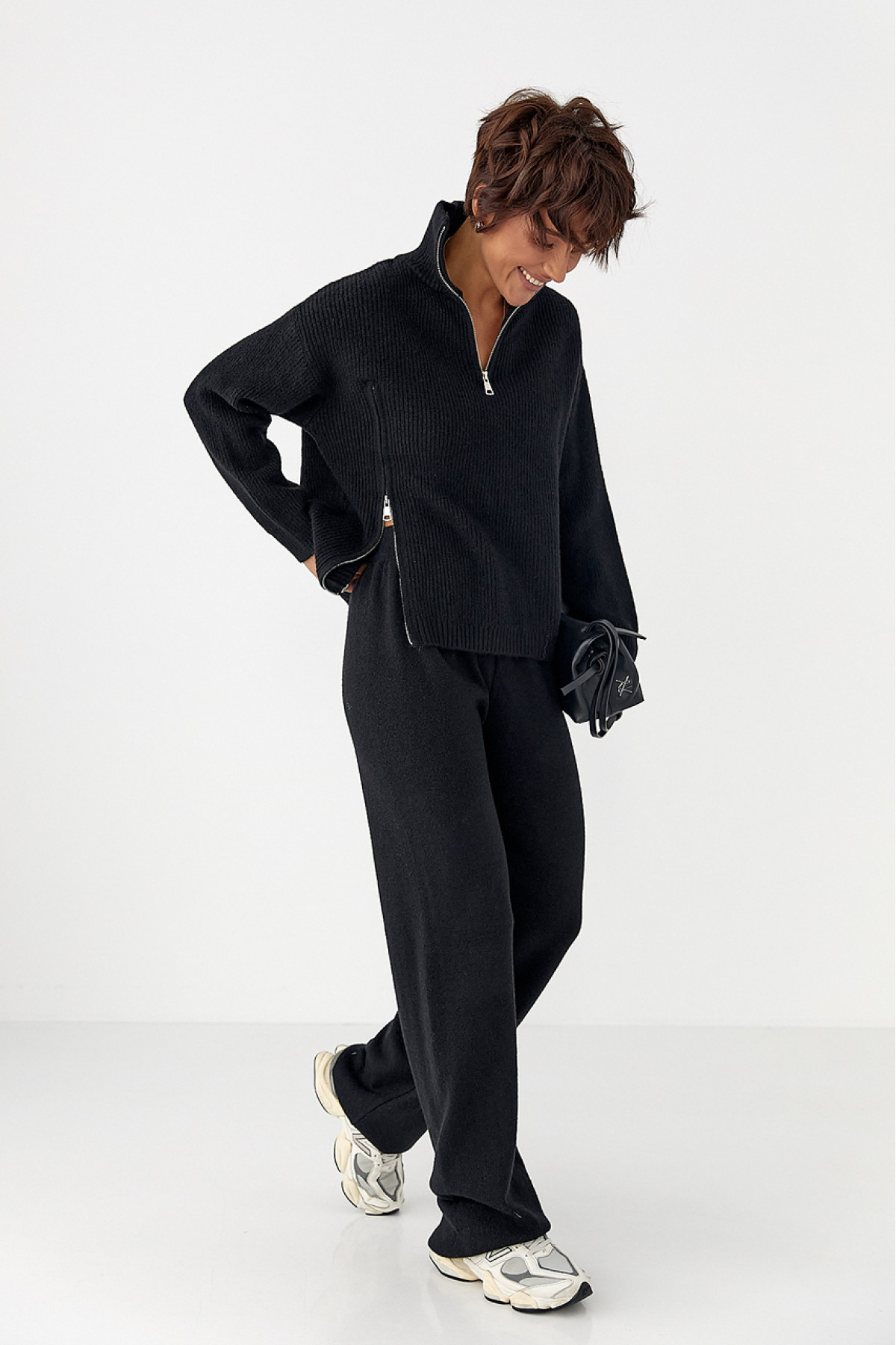 В'язаний костюм зі светром із блискавками та прямими штанами  чорний колір