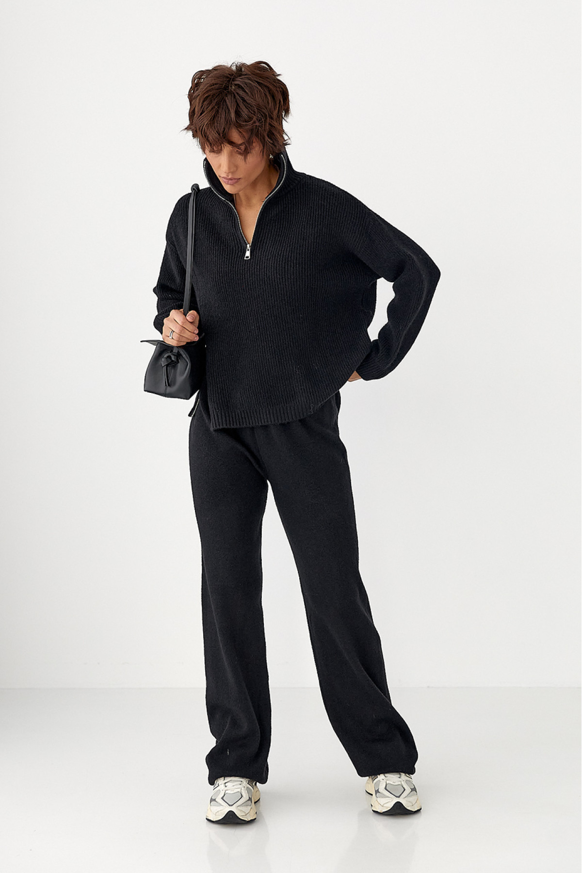 В'язаний костюм зі светром із блискавками та прямими штанами  чорний колір
