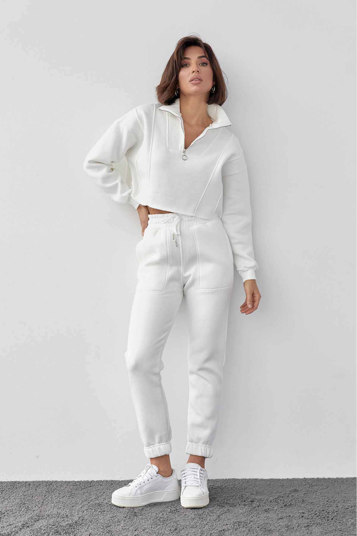 Короткий жіночий світшот із блискавкою на горловині  молочний колір