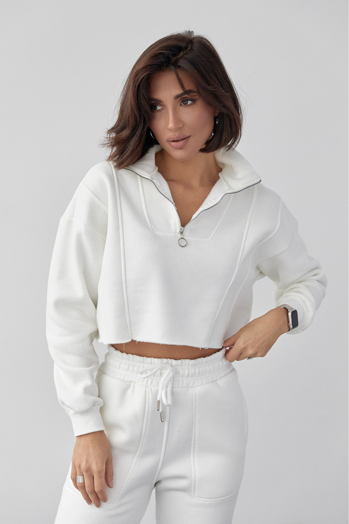 Короткий жіночий світшот із блискавкою на горловині  молочний колір