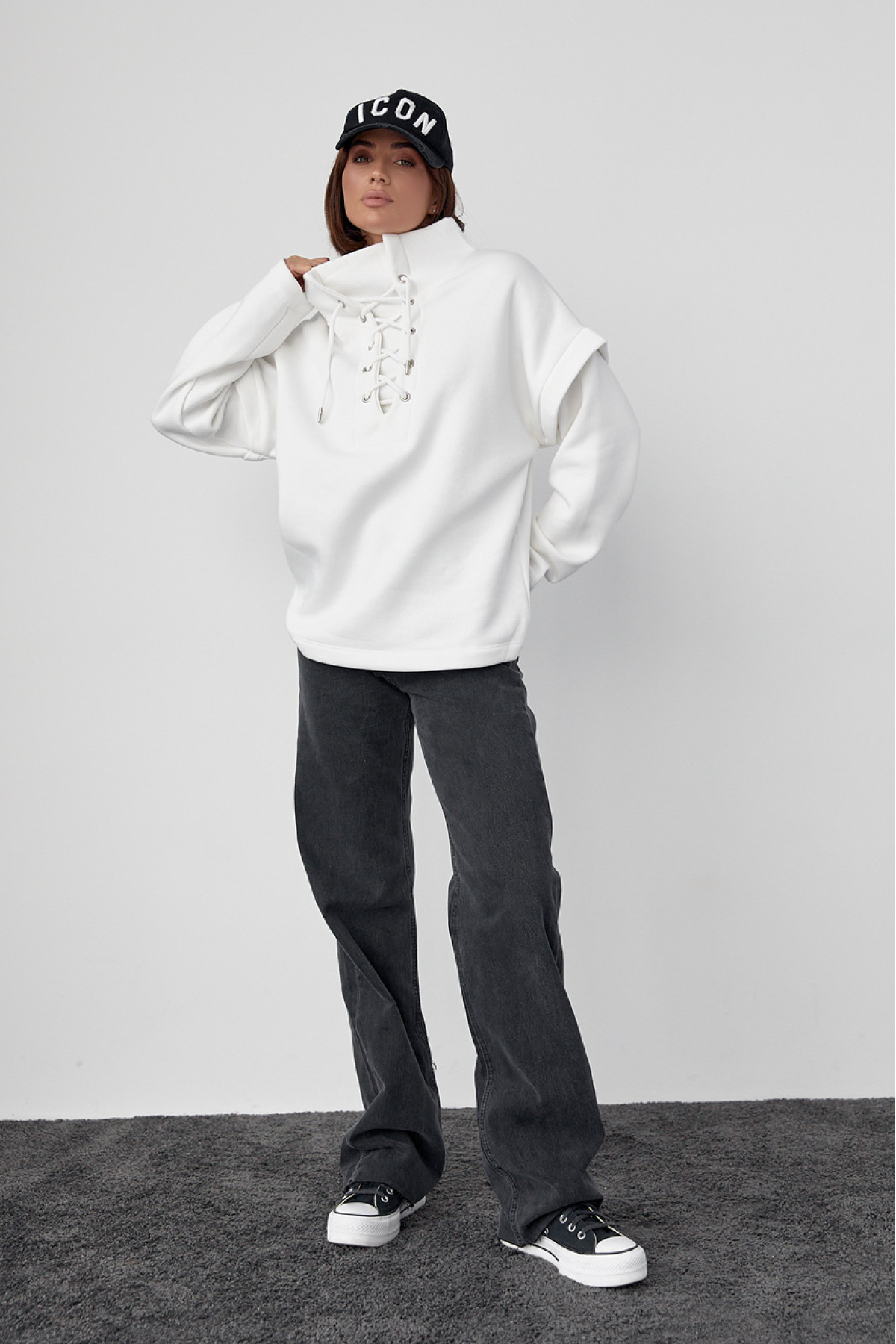 Теплий світшот із шнурівкою на горловині  молочний колір