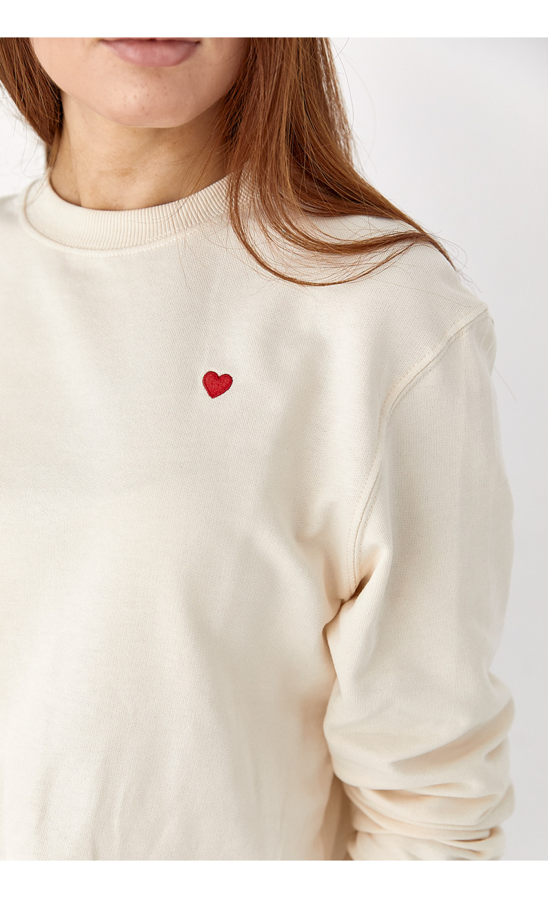 Однотонний світшот із сердечком  кремовий колір