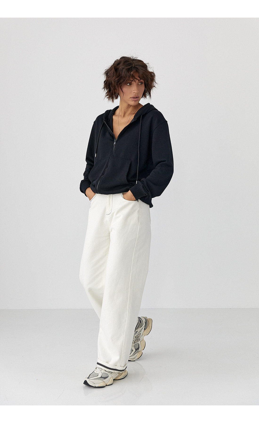 Жіноче худі на блискавці  чорний колір