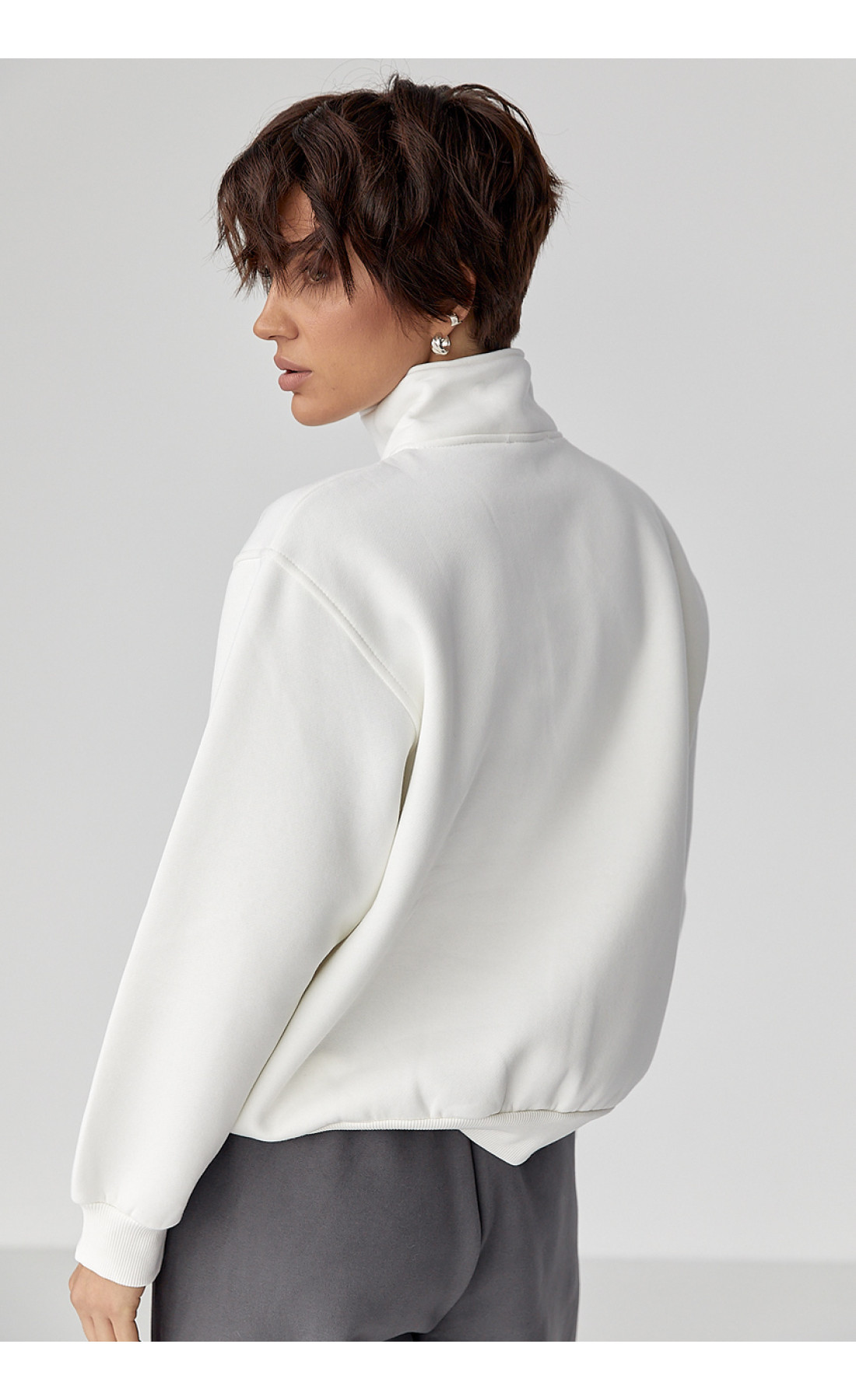 Теплий світшот з блискавкою на комірі  молочний колір