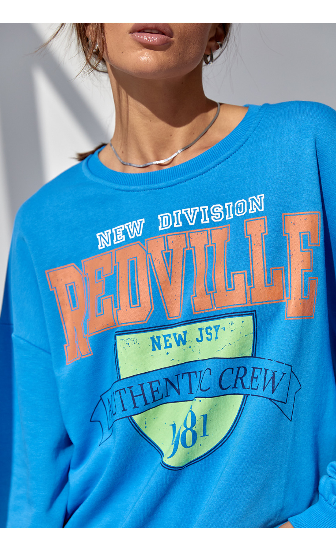 Жіночий трикотажний світшот з яскравим принтом  джинс колір