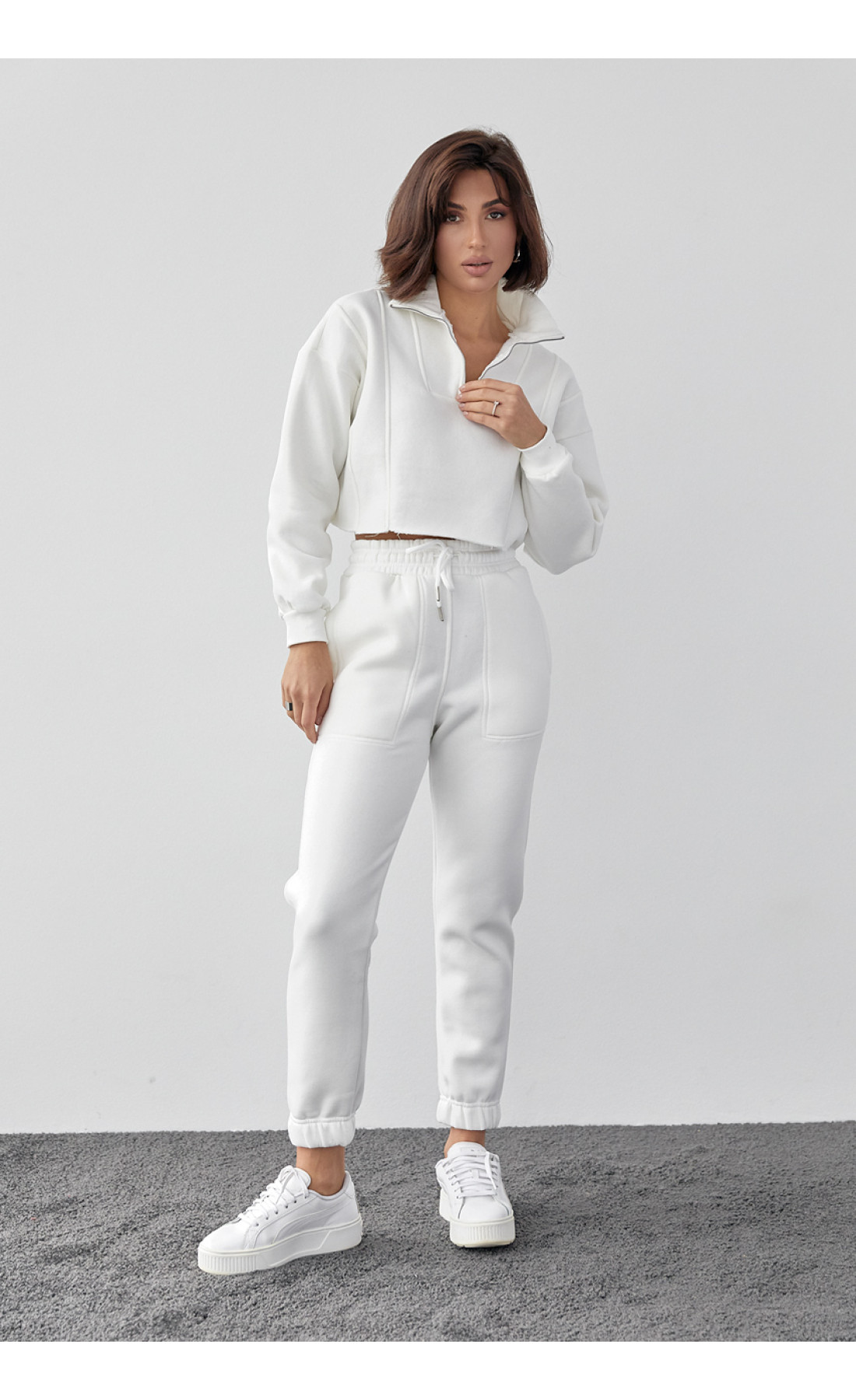 Короткий жіночий світшот із блискавкою на горловині  молочний колір