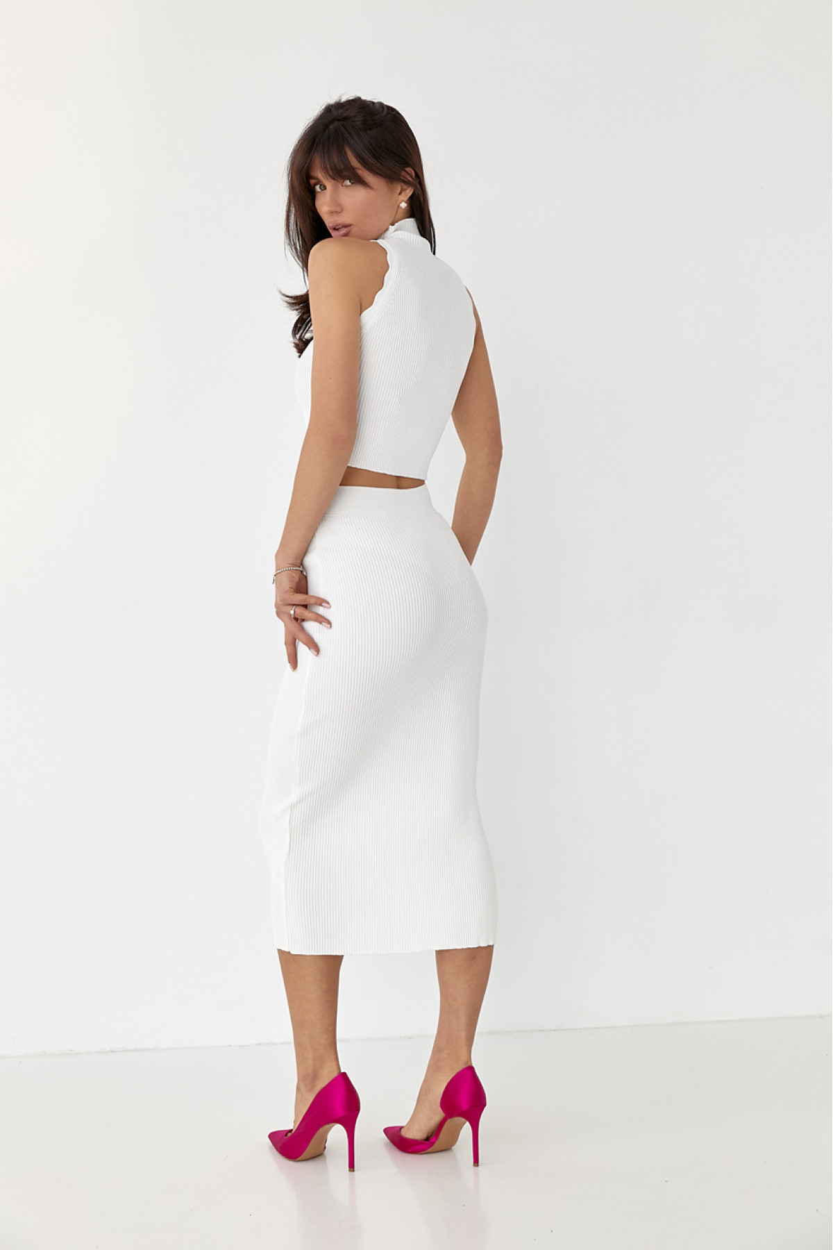 Жіночий костюм з топом та спідницею міді  молочний колір