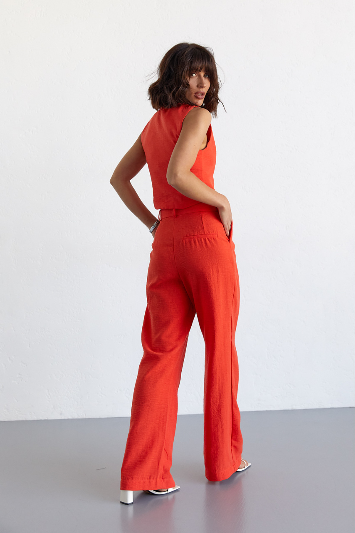 Жіночий брючний костюм із жилеткою  помаранчевий колір