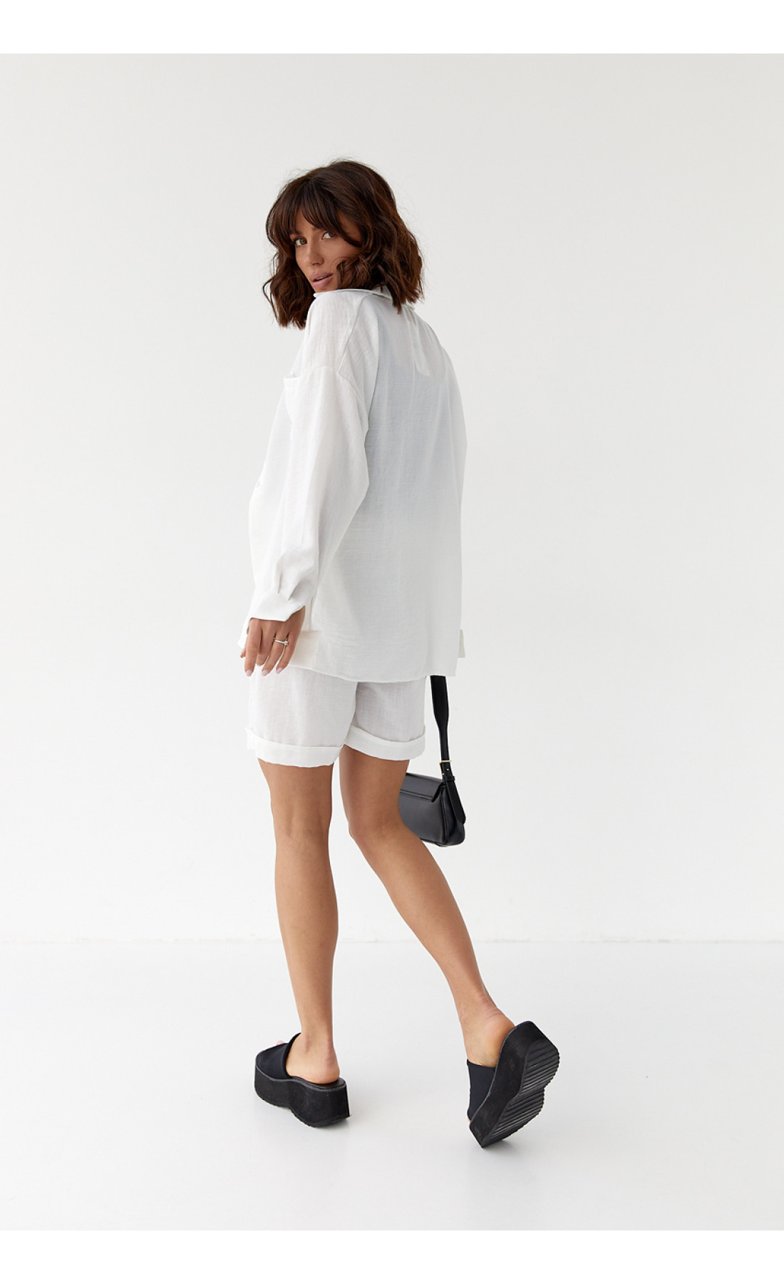 Жіночий костюм бавовняний з сорочкою та шортами  молочний колір