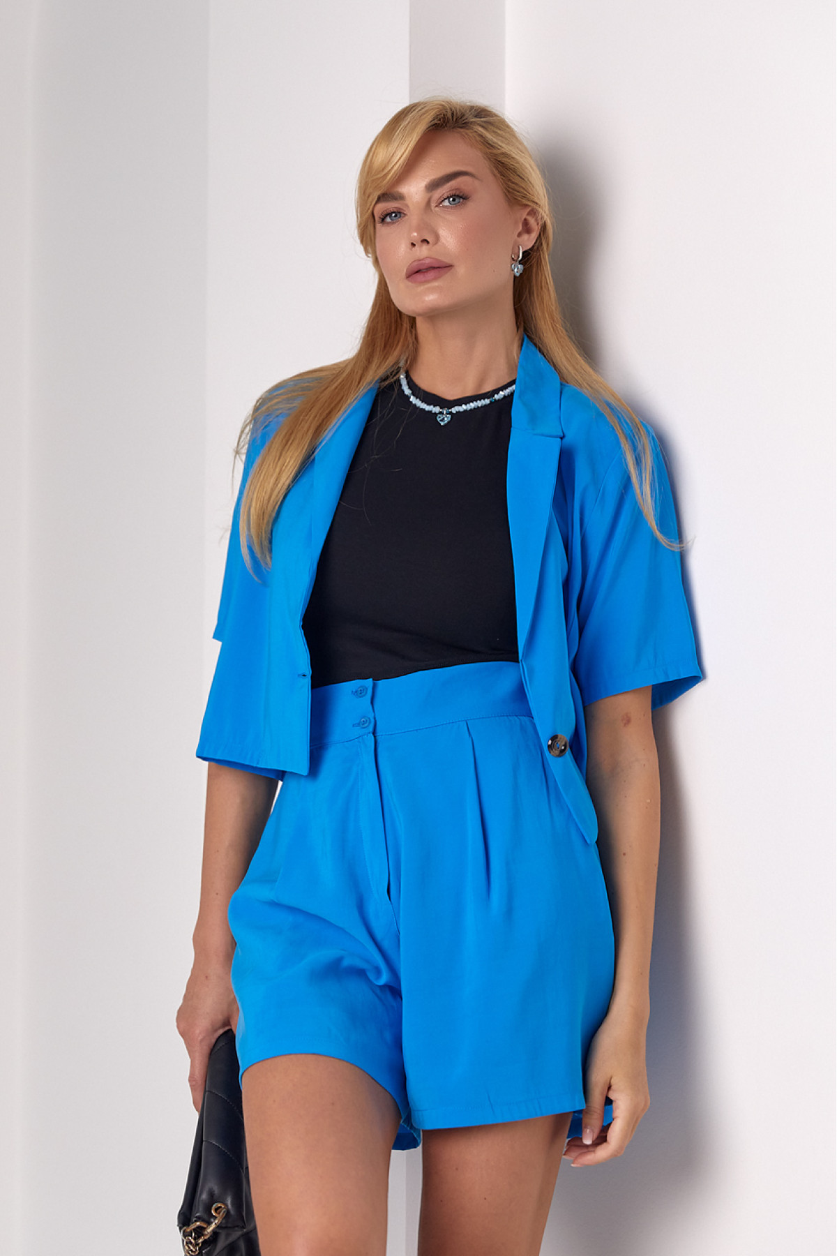 Літній жіночий костюм з жакетом та шортами  блакитний колір